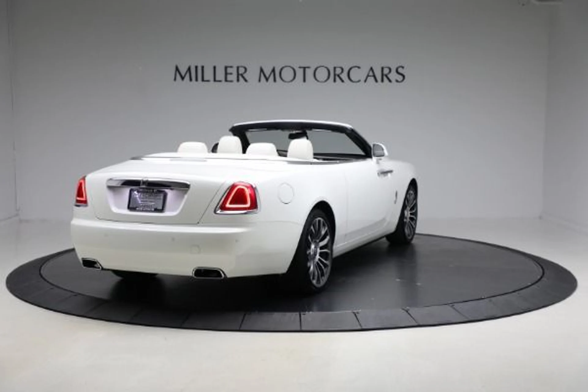 mph006_572239119_Used_2019_Rolls_Royce_Dawn_c898687edd