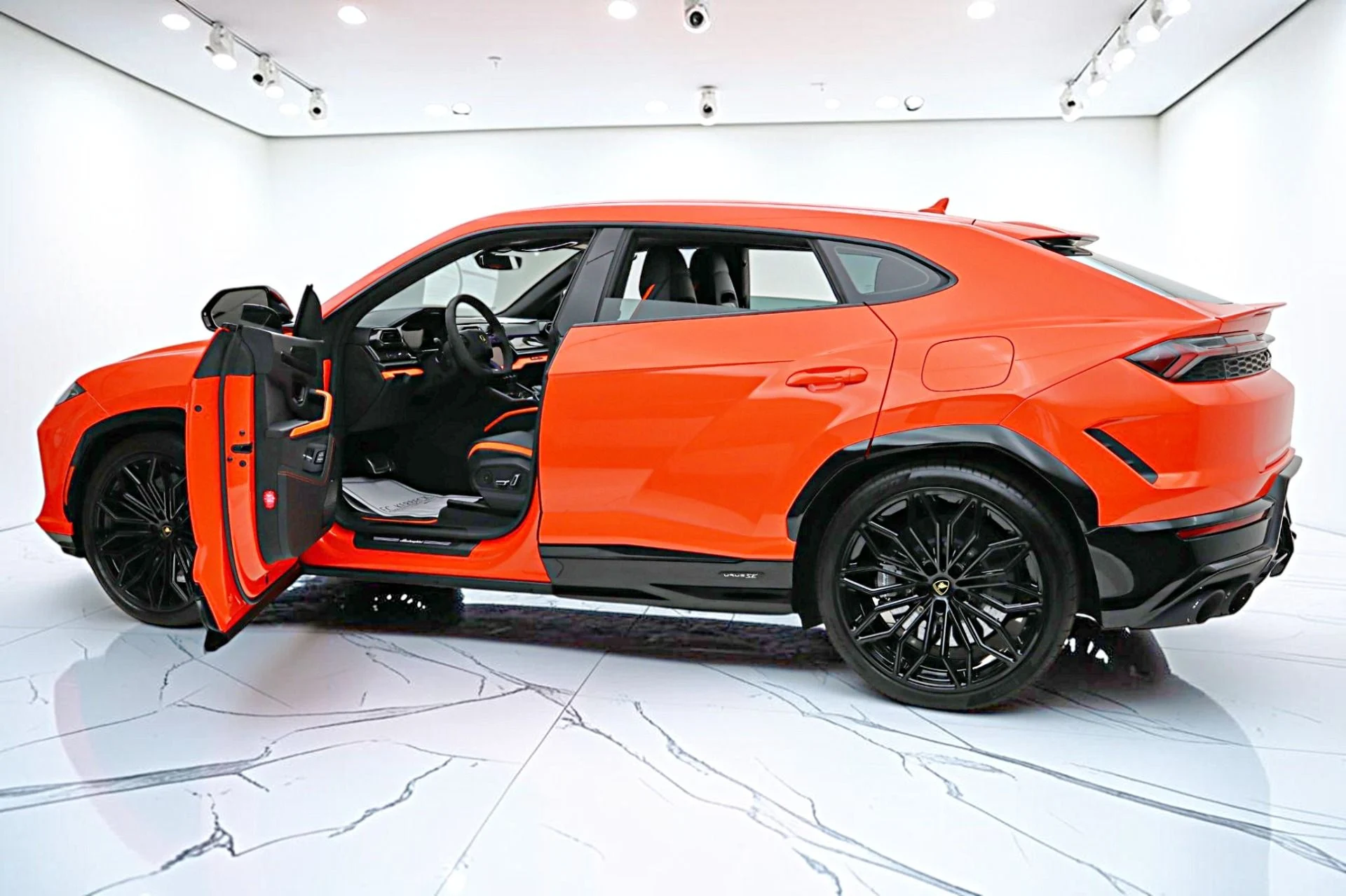 mph006_573403737_Used_2025_Lamborghini_Urus_SELEASE_OPTIONS_AVAILABLE_61b834ec64