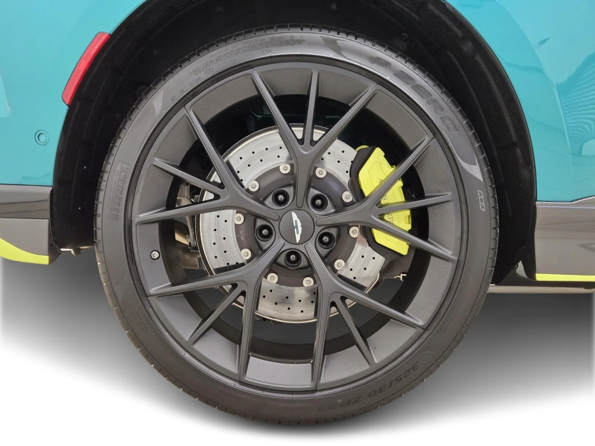 mph006_577595317_New_2025_Aston_Martin_DBX_707_1753422037_69a6e8751a