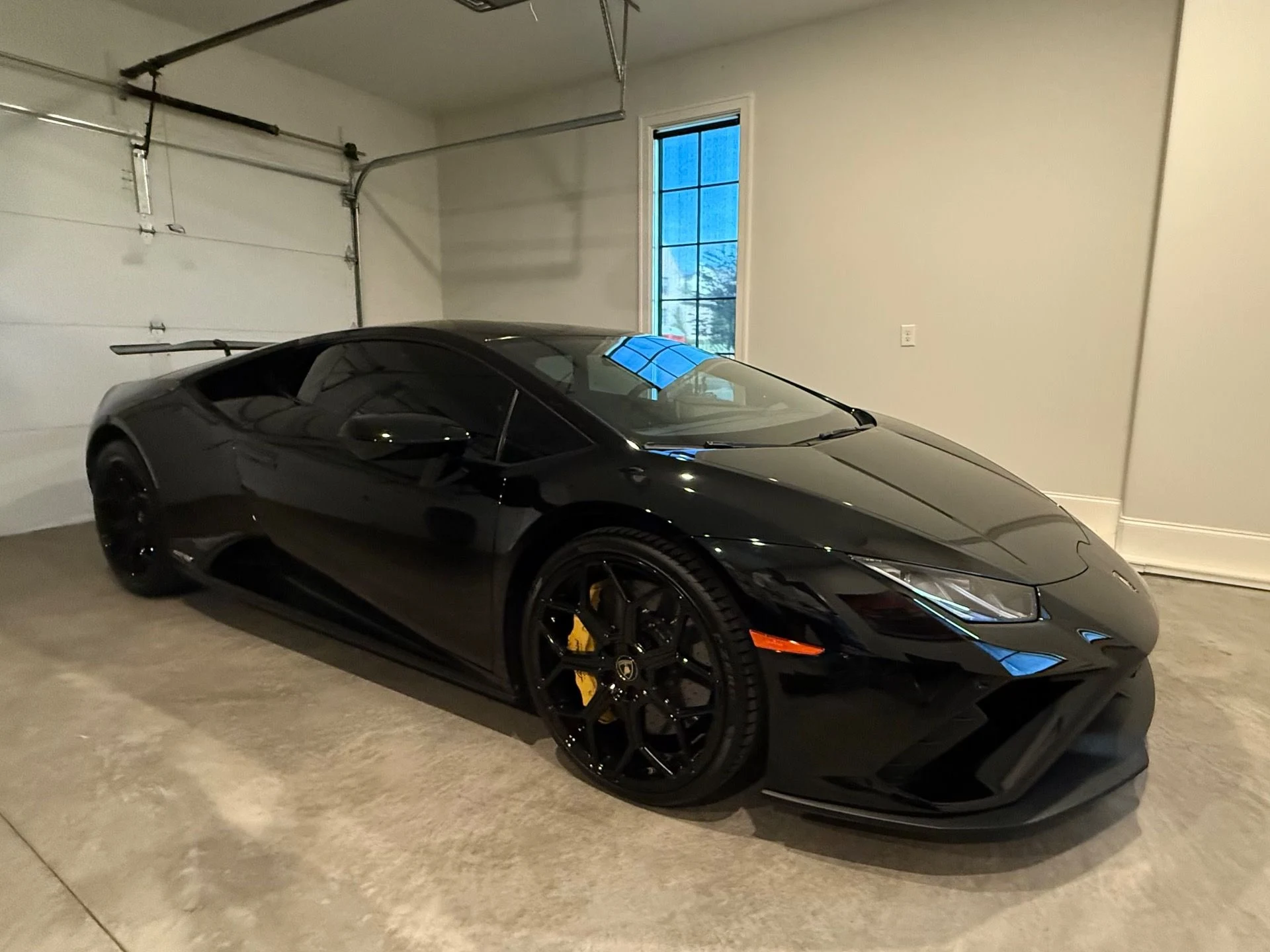 mph006_580105670_Used_2021_Lamborghini_Huracan_EVO_1744995295_dc1a2f5e7e