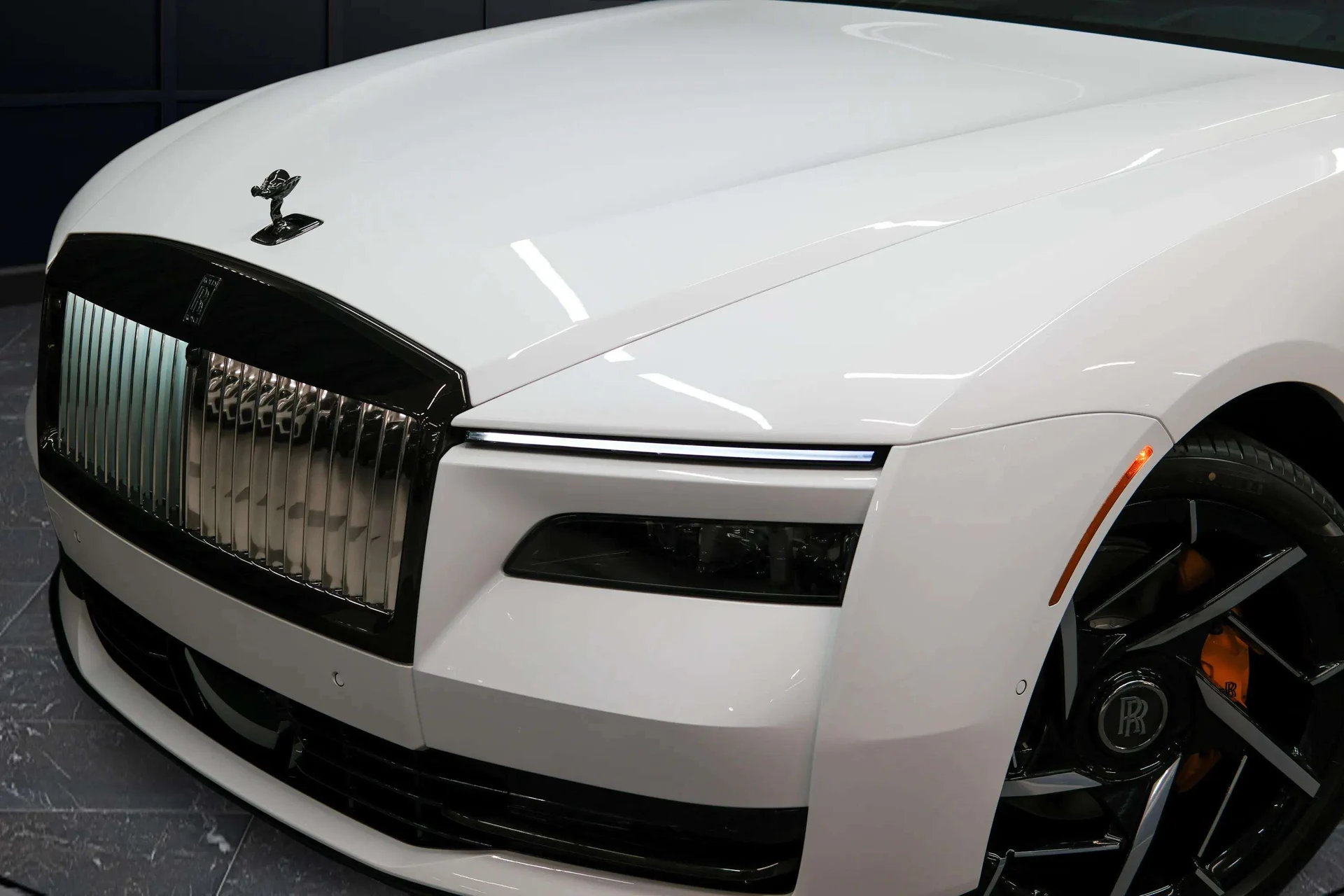 mph006_582412775_4c125af7_aab8_4b59_b0e5_68ff5ba9c13c_202620_Rolls_Royce20_Black20_Badge20_Spectre20282600829_4_7e6a9f6d96