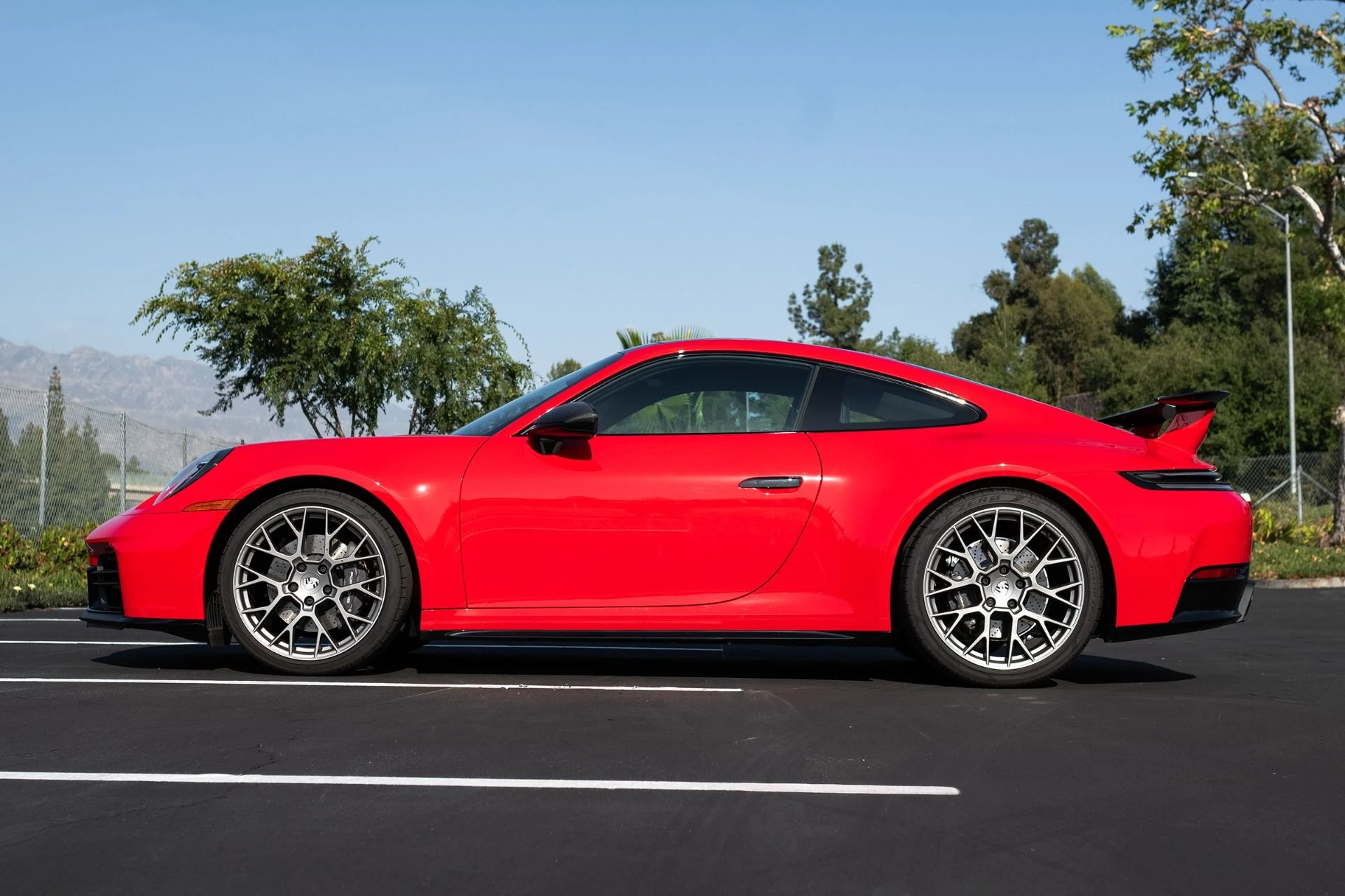 mph006_59406536_Used_2025_Porsche_911_Carrera_1777913739_f0081e46f8