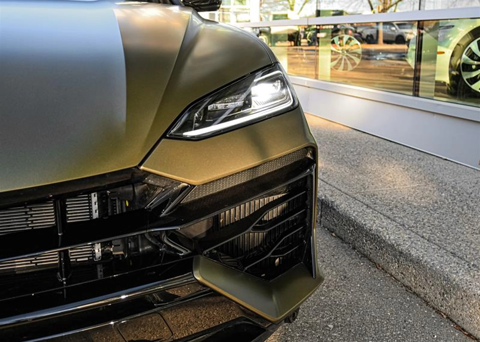 mph006_605687161_10762108_1585006529_59cb36f135