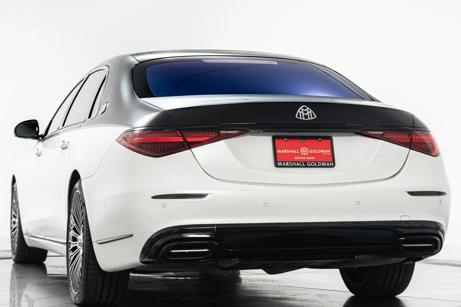 mph006_606262962_Used_2021_Mercedes_Benz_Maybach_S_580_4_MATIC_Factory_Two_Tone_paint_Executive_Rear_Seat_Package_Bottle_Chiller_1776288092_47d2998c6b