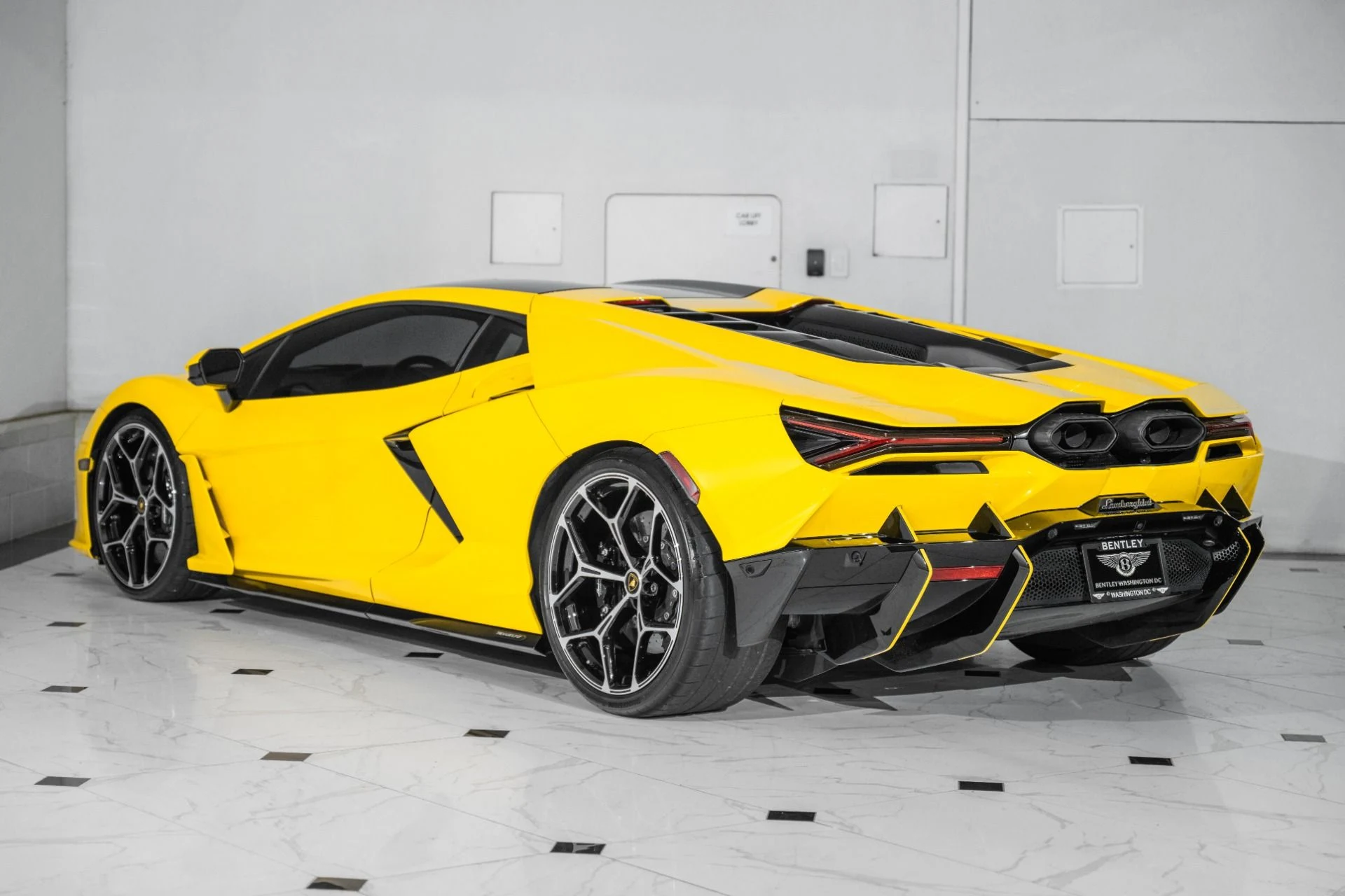 mph006_606403369_Used_2024_Lamborghini_Revuelto_1760974364_d674dc74bf