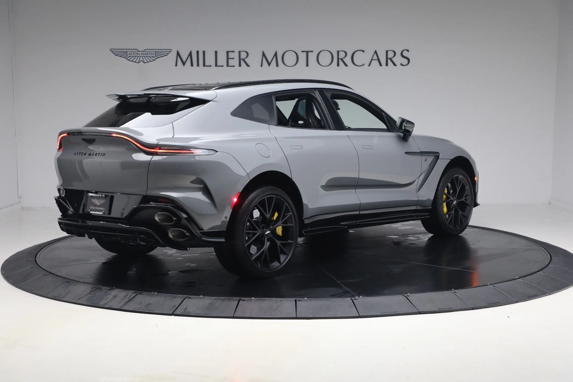 mph006_608689772_New_2026_Aston_Martin_DBX_S_1787860689_ebbfe9554c