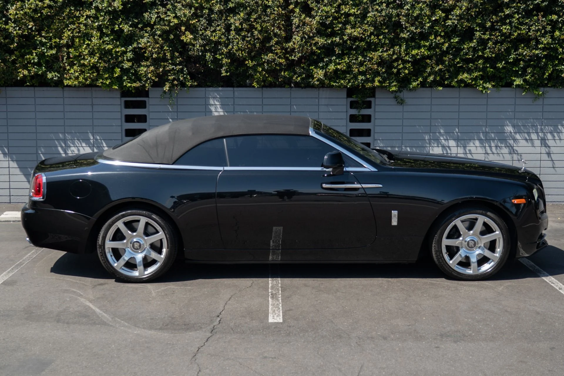 mph006_610165461_Used_2017_Rolls_Royce_Dawn_1757545595_559a5ae41d