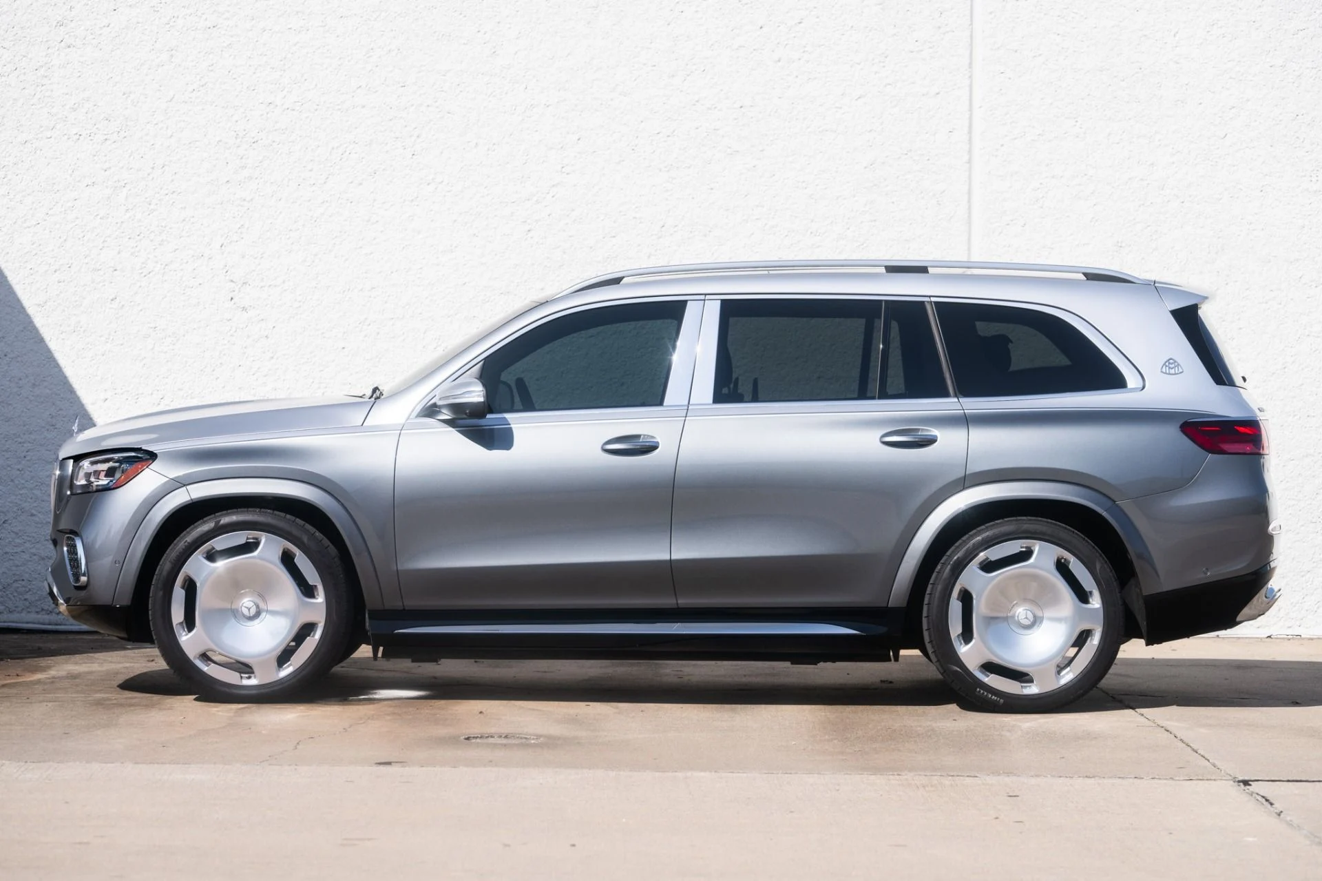 mph006_620454568_Used_2024_Mercedes_Benz_GLS_Mercedes_Maybach_GLS_600_4_MATIC_1758921516_bbe421eb9d