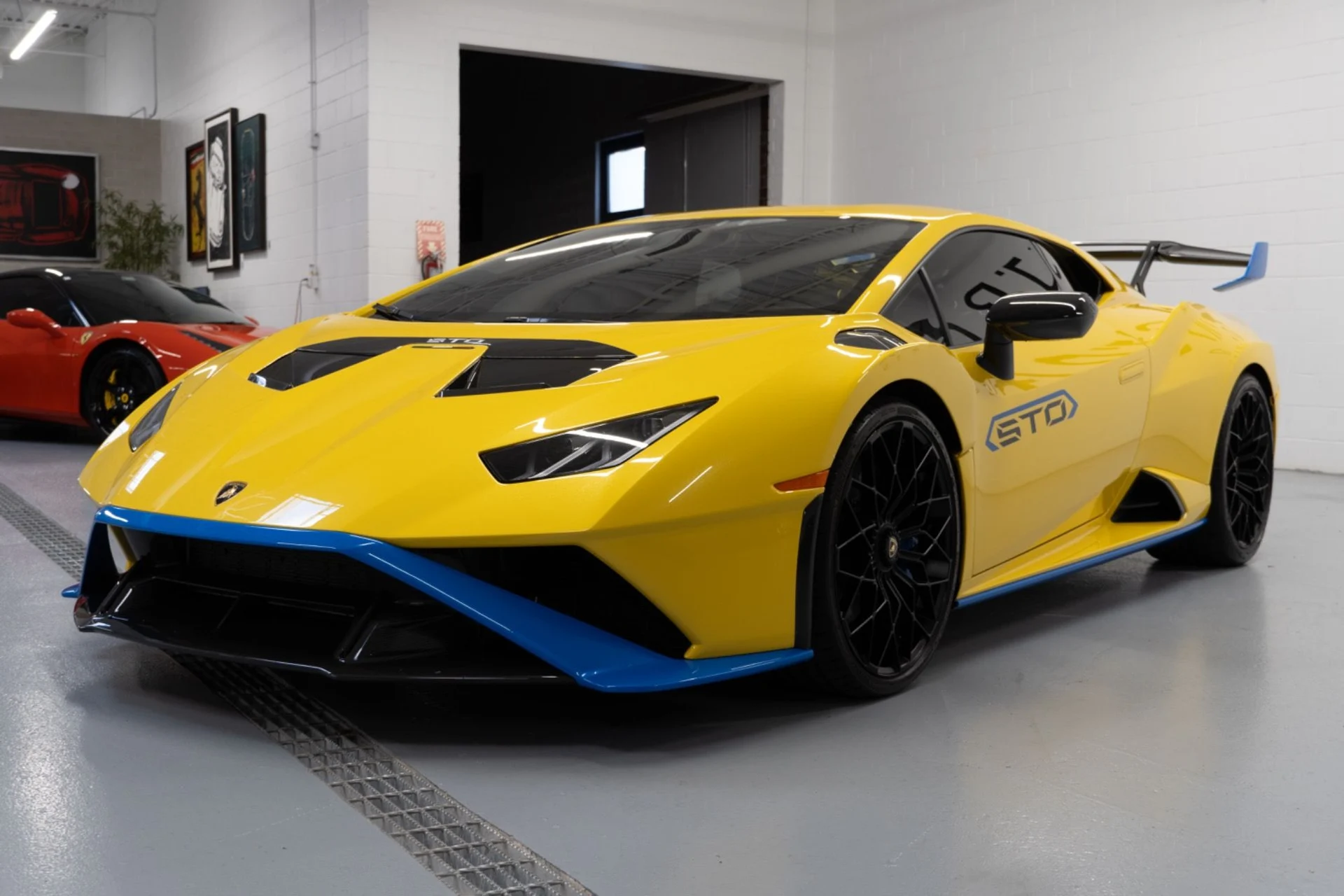 mph006_624935690_Used_2022_Lamborghini_Huracan_STO_1774301372_fe765dc817