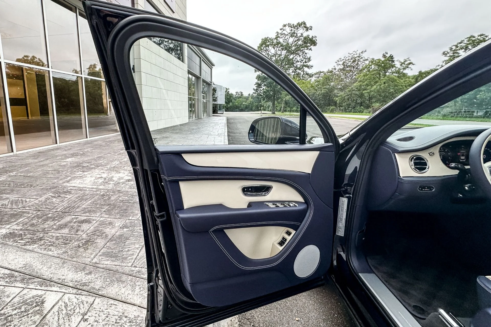 mph006_630439235_New_2026_Bentley_Bentayga_V8_1784720366_2f29fe4820