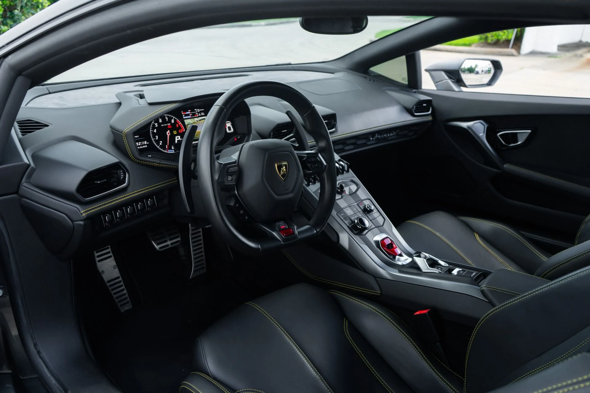 mph006_637273213_Used_2015_Lamborghini_Huracan_LP_610_4_1779833473_22440abb00