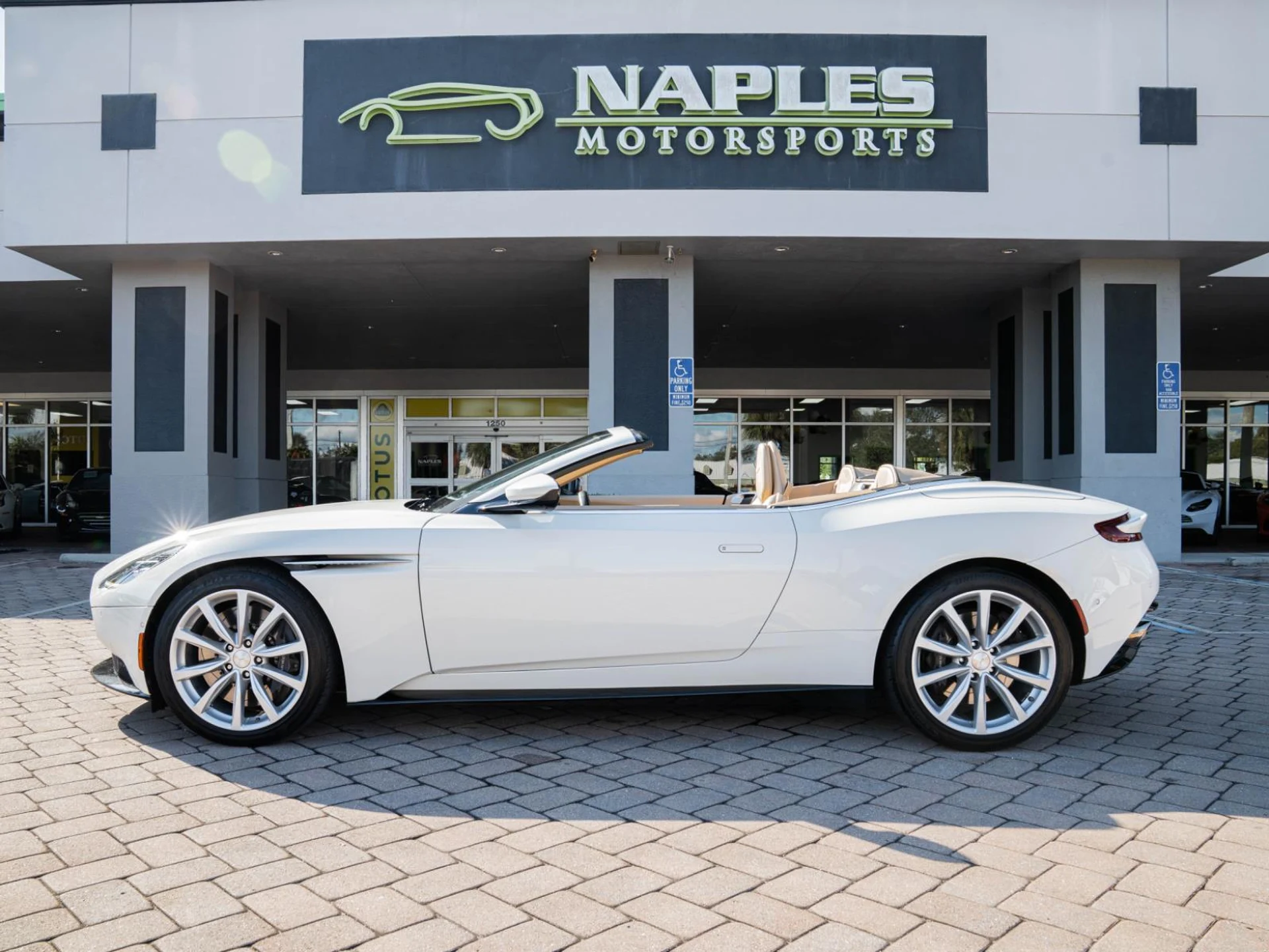 mph006_654093853_Used_2019_Aston_Martin_DB_11_Volante_1769250089_02447d83be