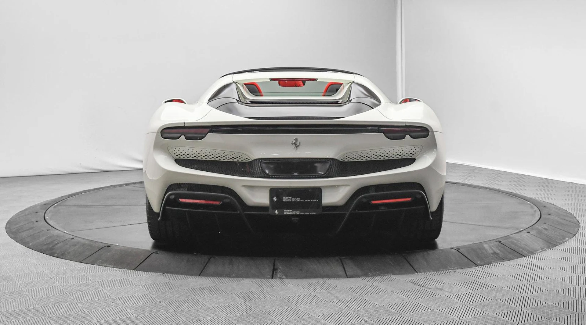 mph006_658725293_Used_2024_Ferrari_296_GTS_in_Bianco_Avus_1740819837_2f7270726c