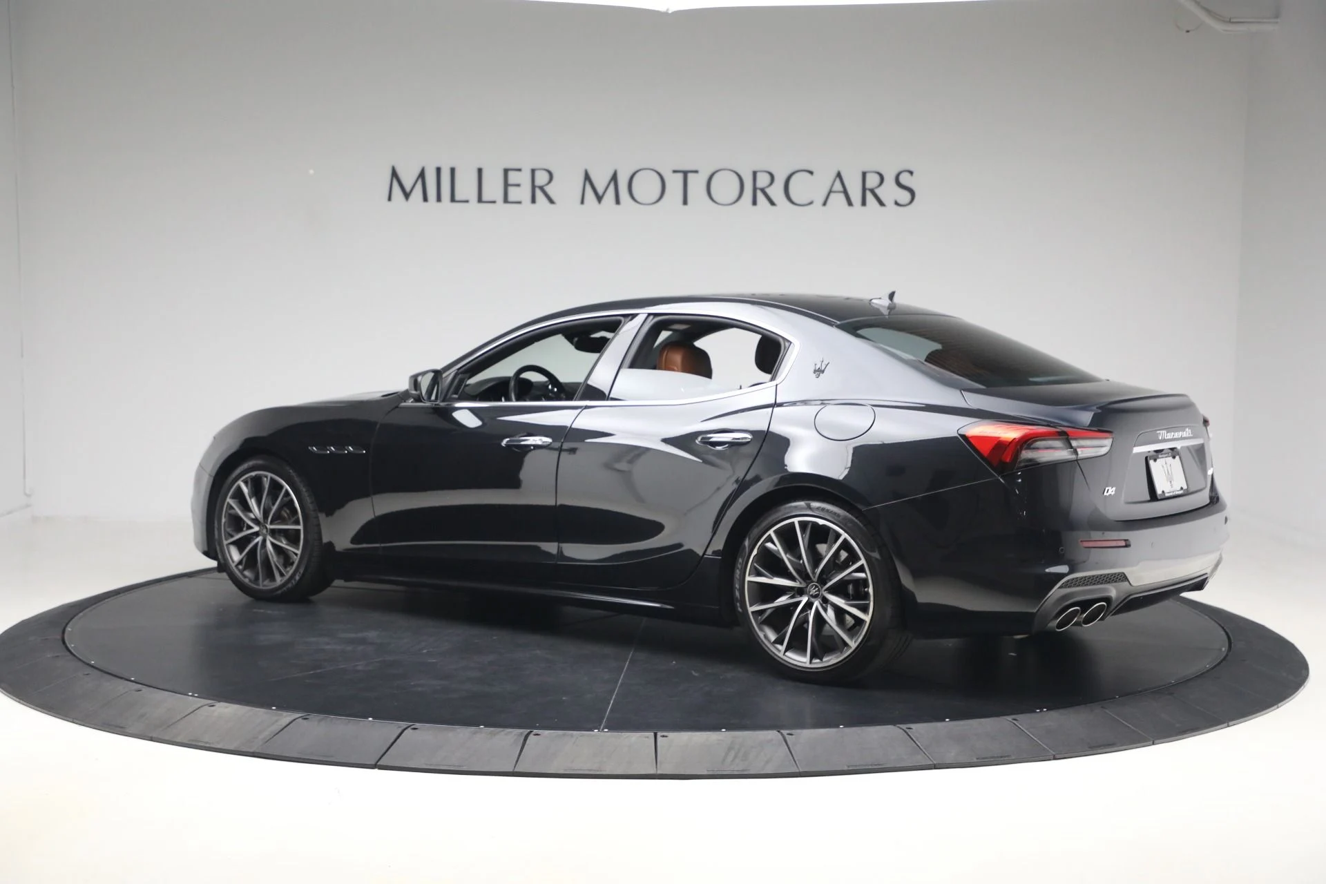 mph006_676759342_Used_2023_Maserati_Ghibli_Modena_Q4_1773409122_920410e1a4