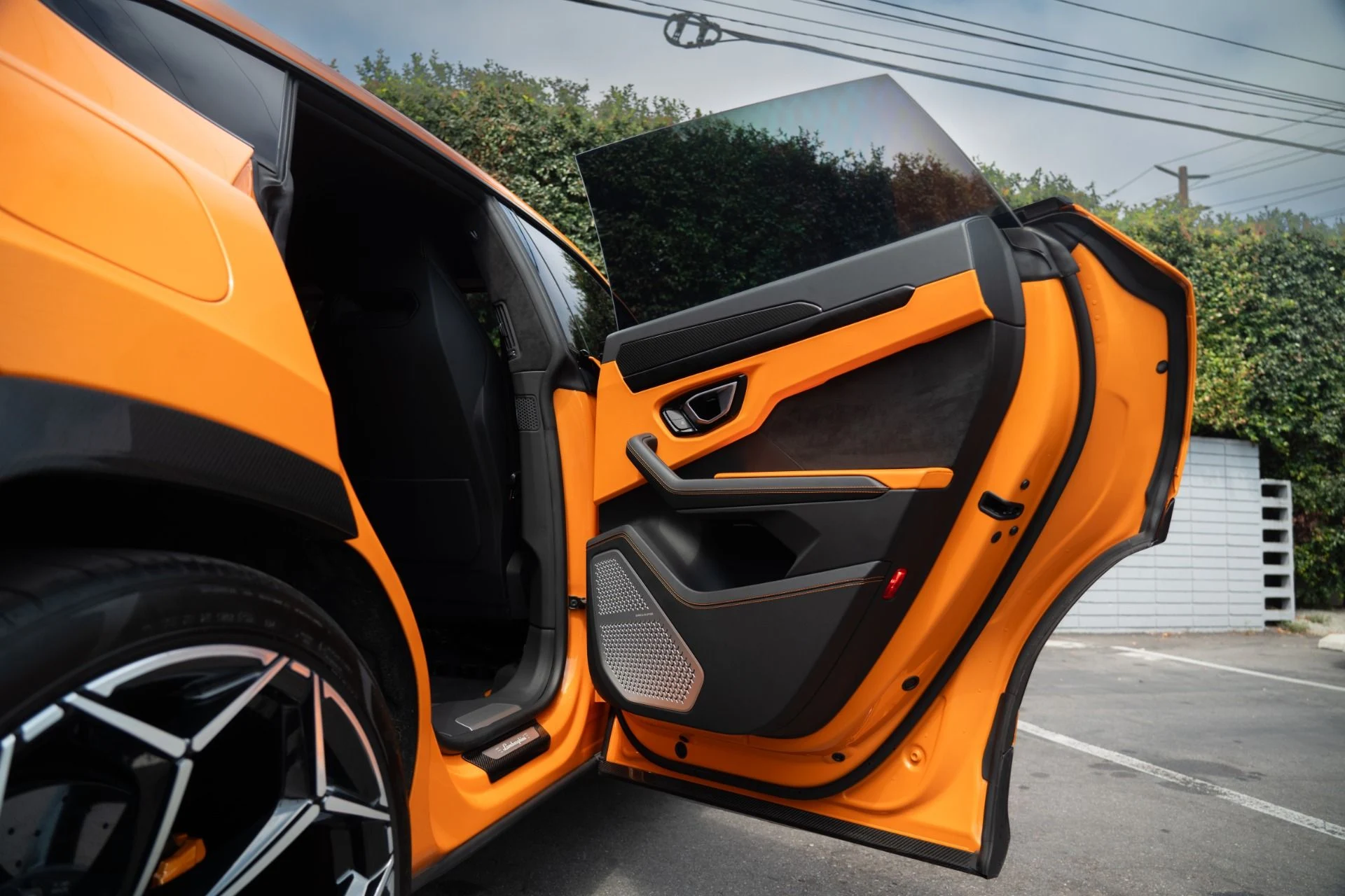 mph006_689870296_Used_2022_Lamborghini_Urus_1755127635_8ec335abca