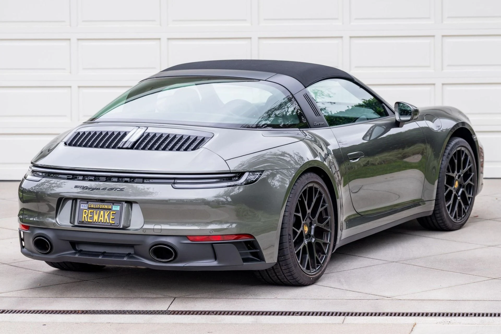 mph006_694377113_Used_2024_Porsche_911_Targa_4_GTS_1782170019_2b8a71f88c
