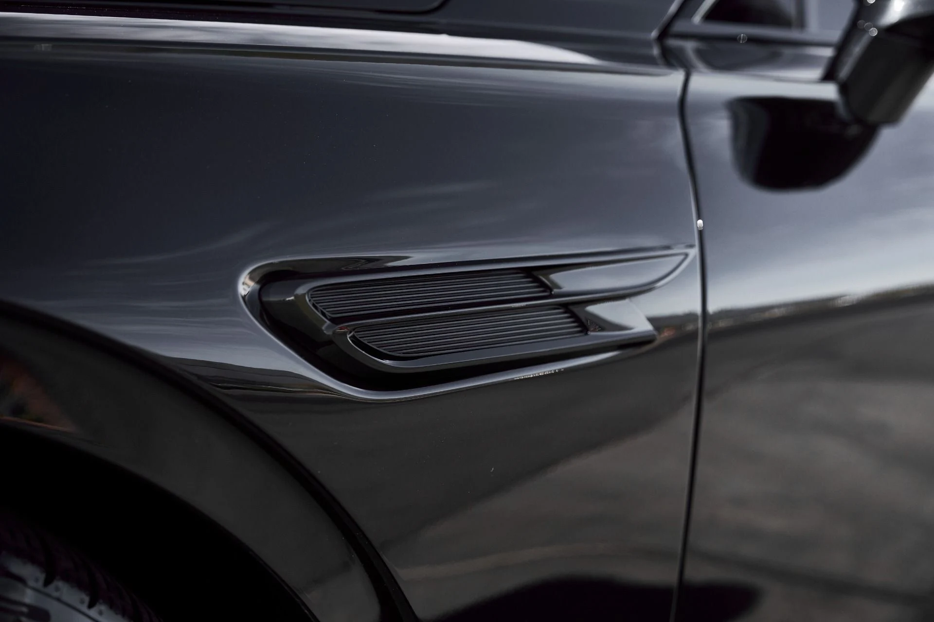 mph006_694572210_Used_2023_Bentley_Flying_Spur_S_1770950636_fef2a79b2a