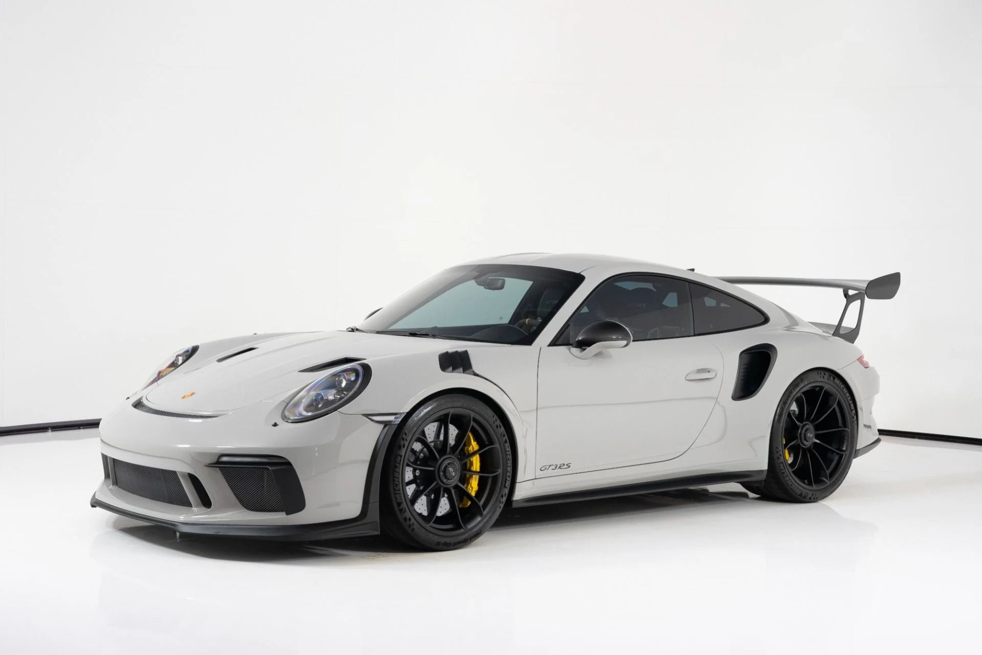 mph006_695217936_Used_2019_Porsche_911_GT_3_RS_1758126565_73f7919350
