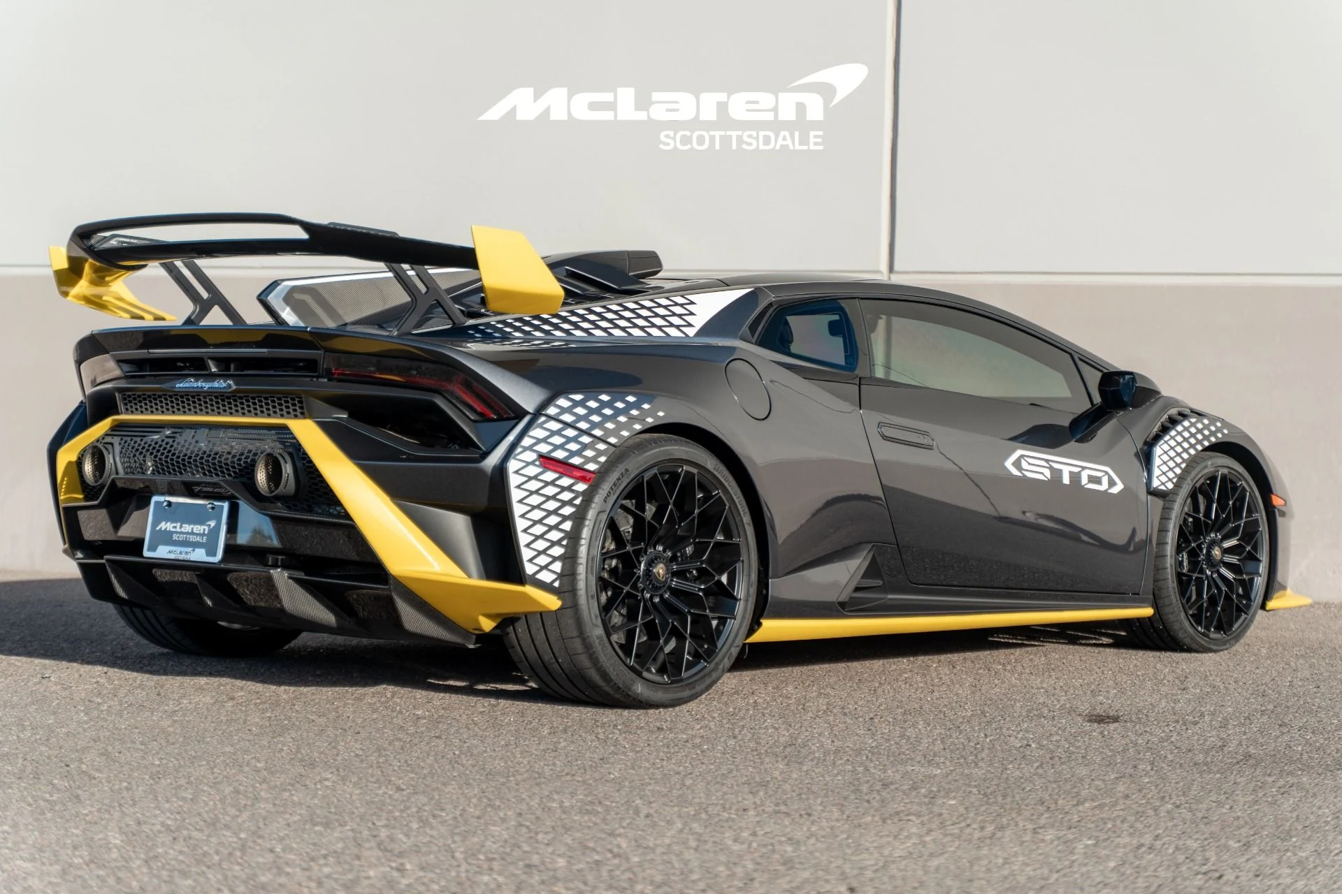 mph006_69569523_Used_2022_LAMBORGHINI_HURACAN_STO_STO_1768681389_00d34016bb