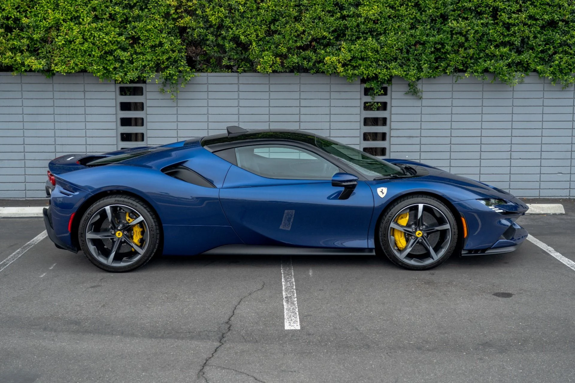 mph006_698887686_Used_2023_Ferrari_SF_90_Stradale_1759957430_4062a6fdc4