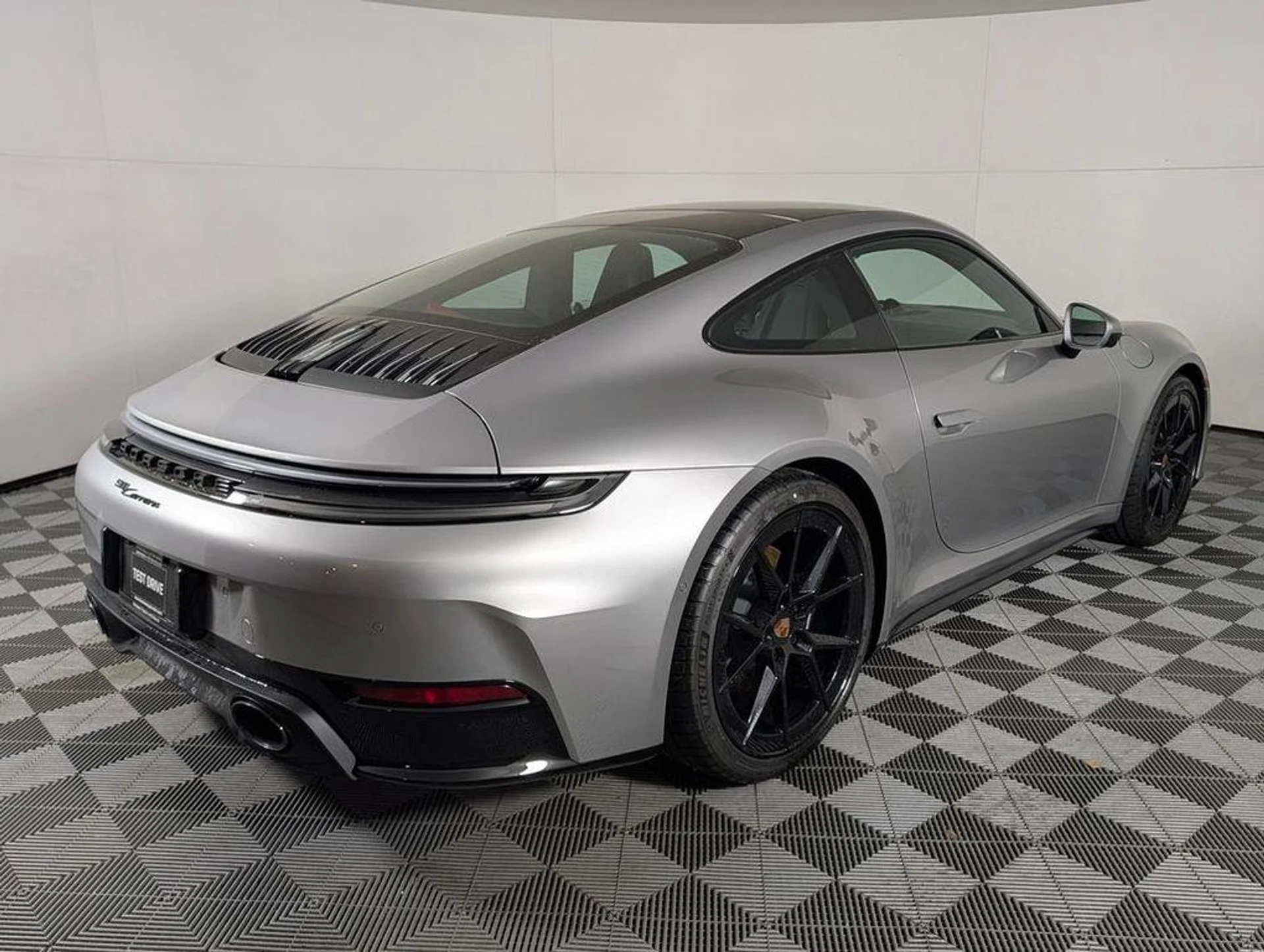 mph006_706171792_Km_HN_Lbqh_Gq_P_Bmjfe5g_JC_7b_ODP_24_5f79d77143