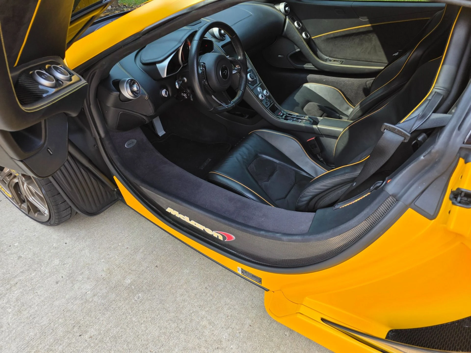mph006_718541668_Used_2015_Mc_Laren_650_S_Spider_1754412764_93246e9b6b