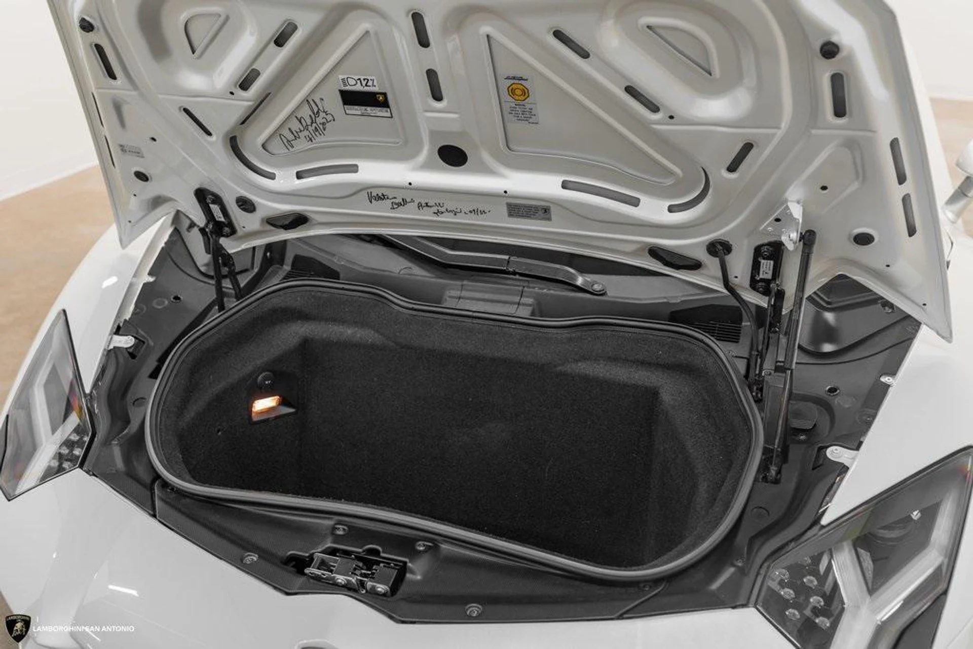 mph006_732047964_gu_M_q8g_V1_M0z0dy_Gk1_Xak_i_L3ro_64f77d3713