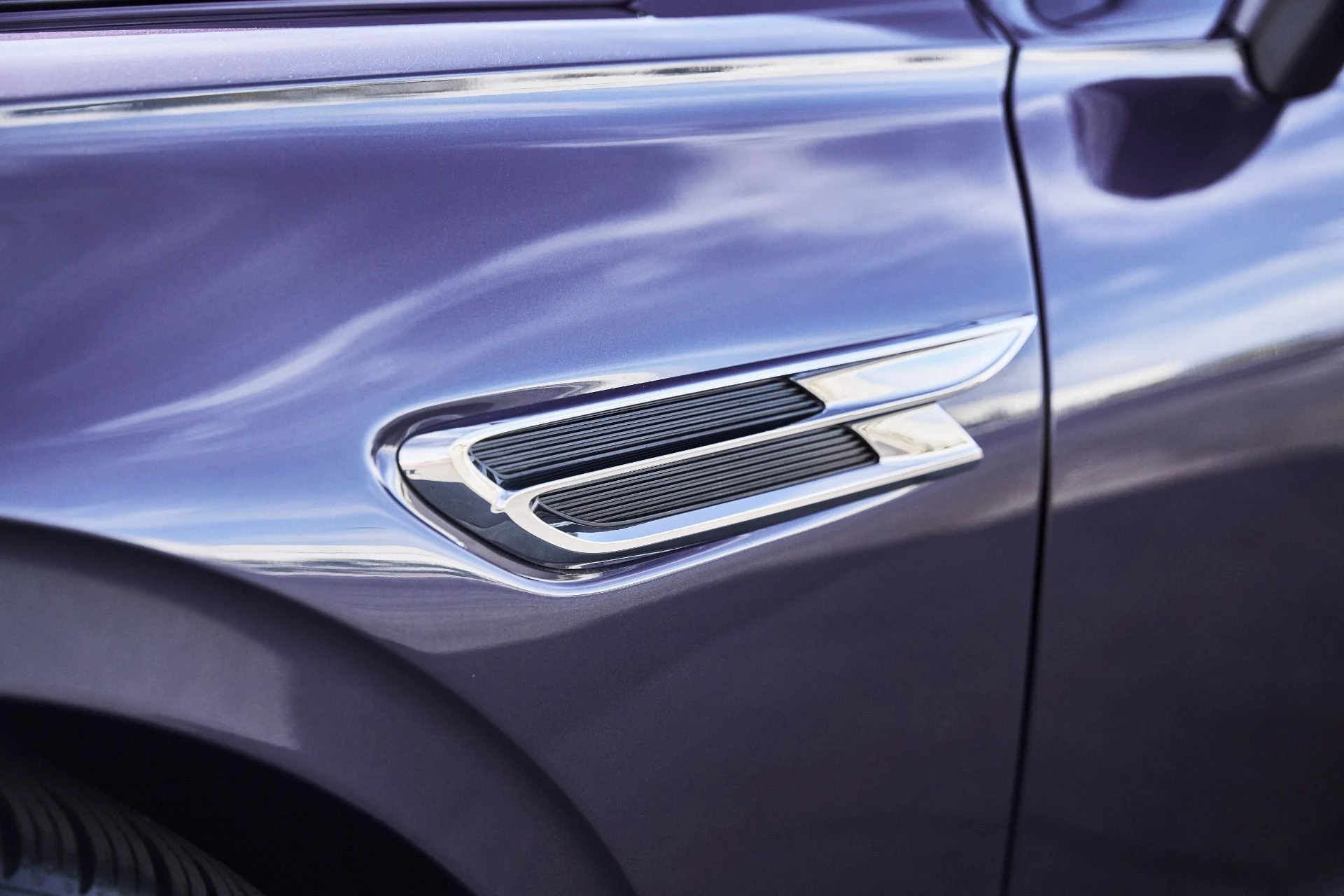 mph006_735170683_Used_2026_Bentley_Flying_Spur_V8_1775613247_43e28c7869