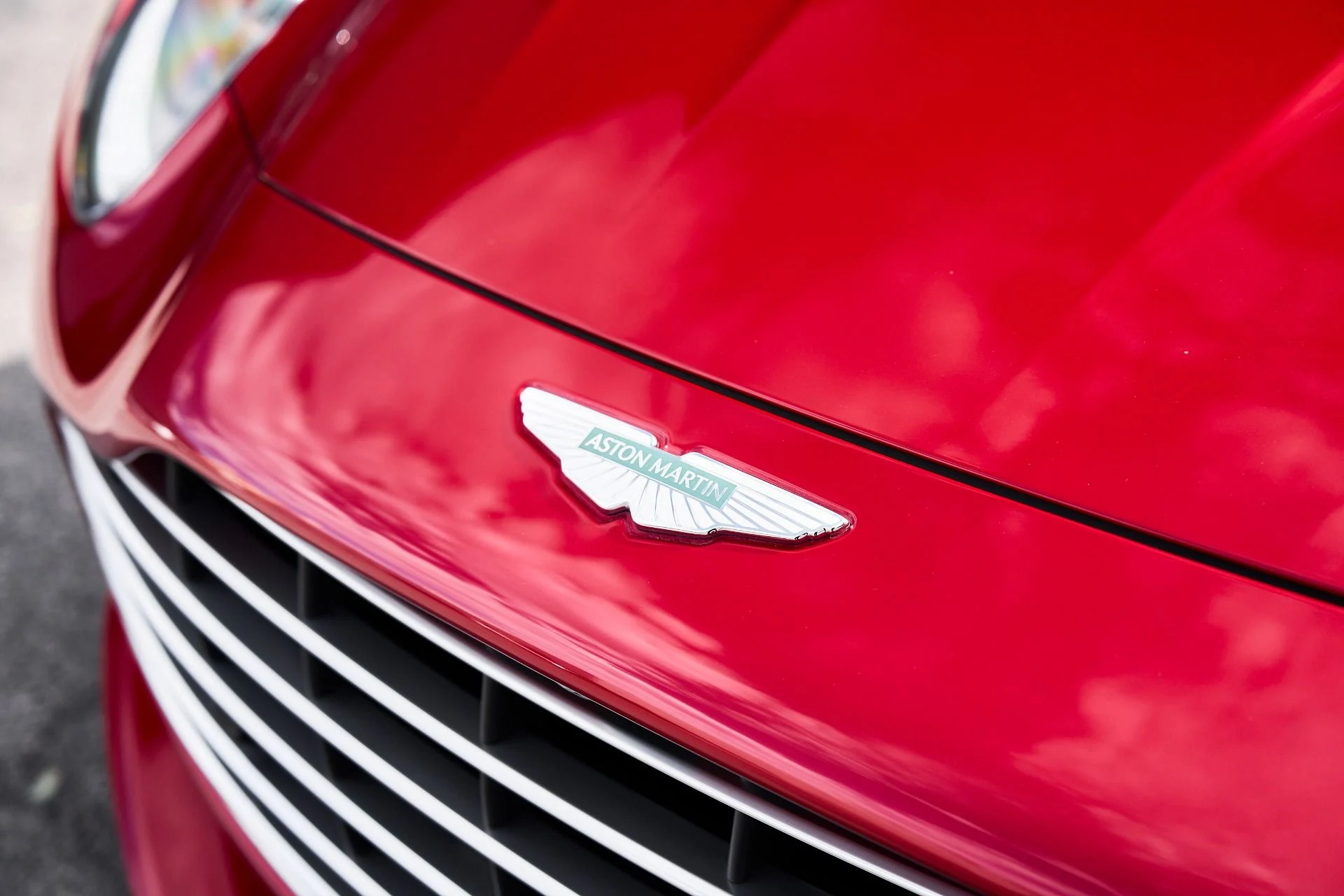 mph006_739448295_Used_2024_Aston_Martin_DB_12_1756329442_01963e9703