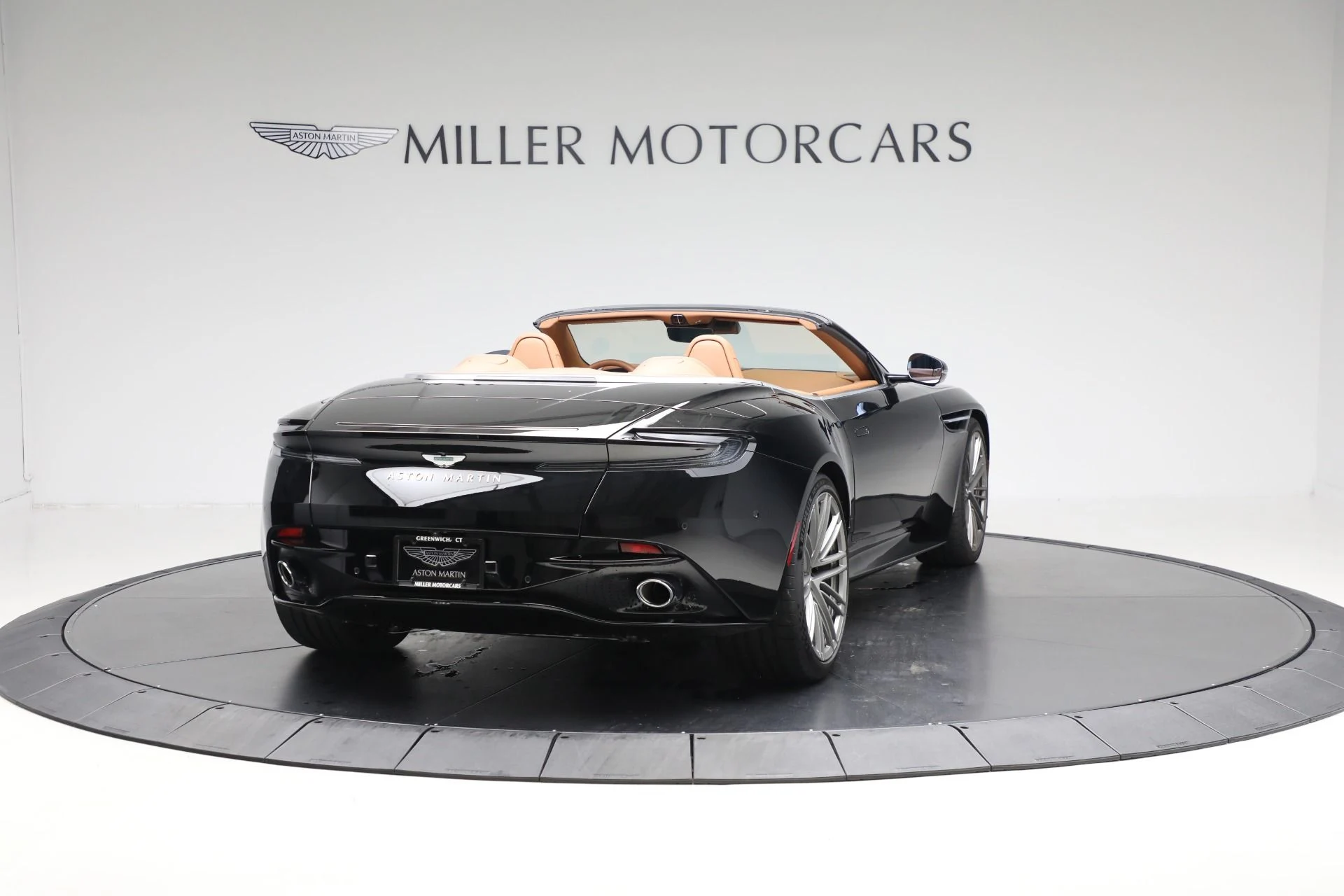 mph006_74674724_New_2025_Aston_Martin_DB_12_Volante_8a2d9a179d