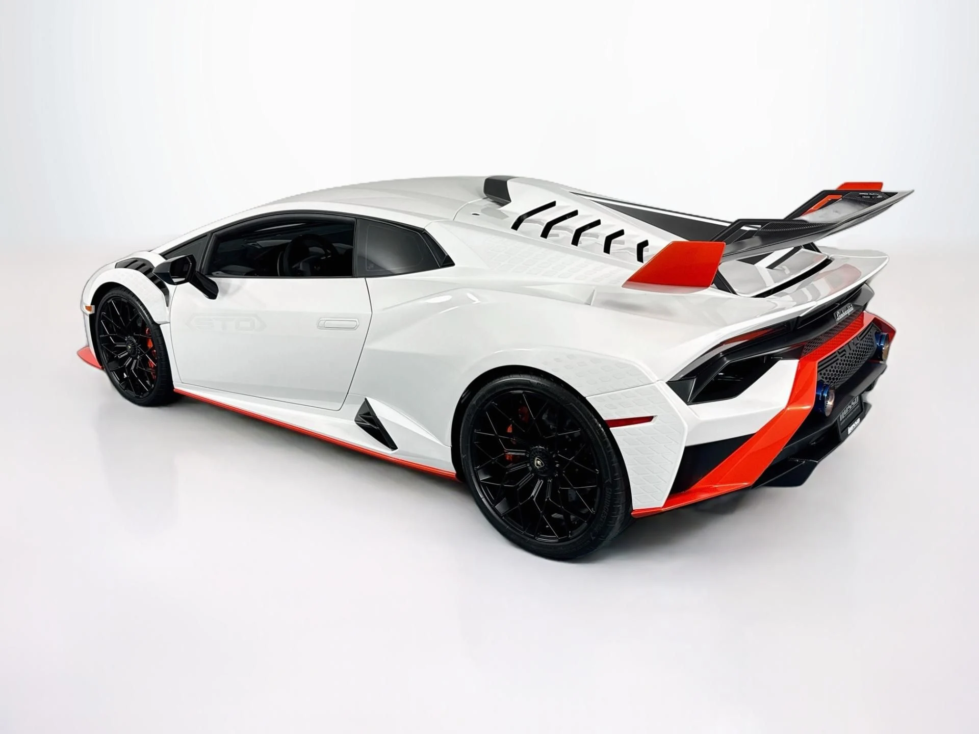 mph006_760677291_Used_2022_Lamborghini_Huracan_STO_1789147570_28ecf10efc