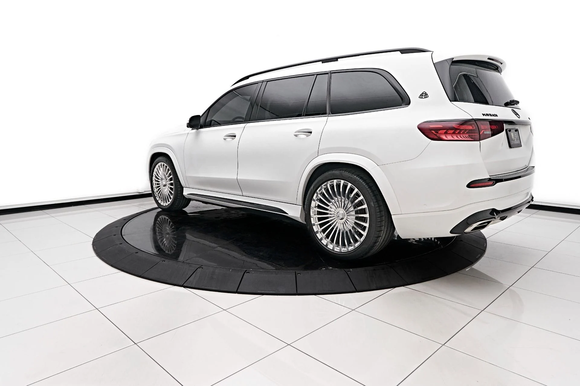 mph006_778034919_Used_2024_Mercedes_Benz_GLS_Maybach_GLS_600_1723928660_4e7b40ae59