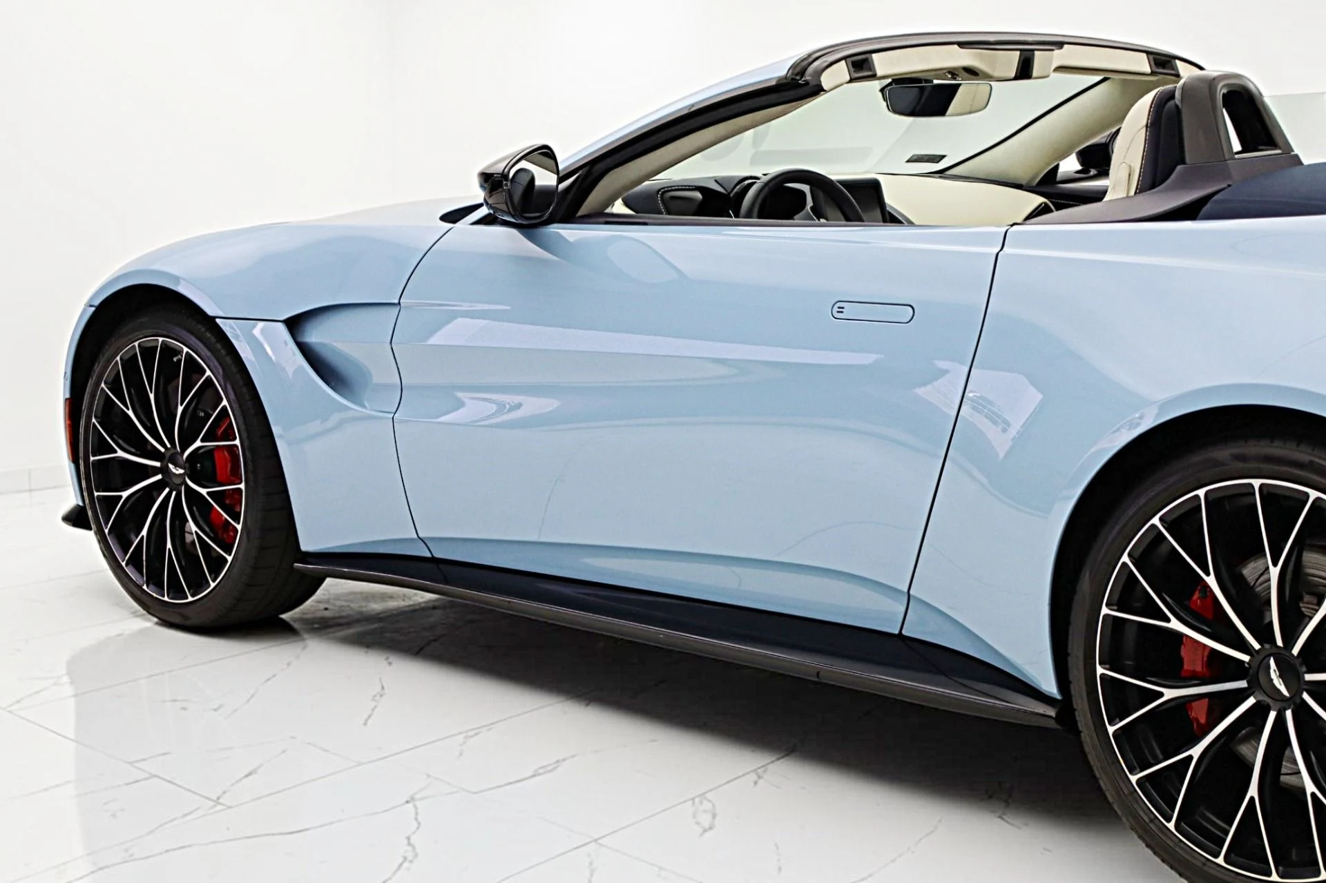 mph006_787765889_Used_2022_Aston_Martin_Vantage_Roadster_9d1c7de204
