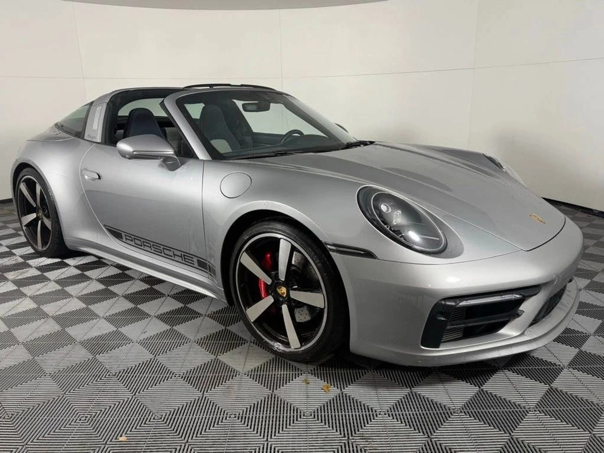 mph006_797756165_1280_f9aefac15f