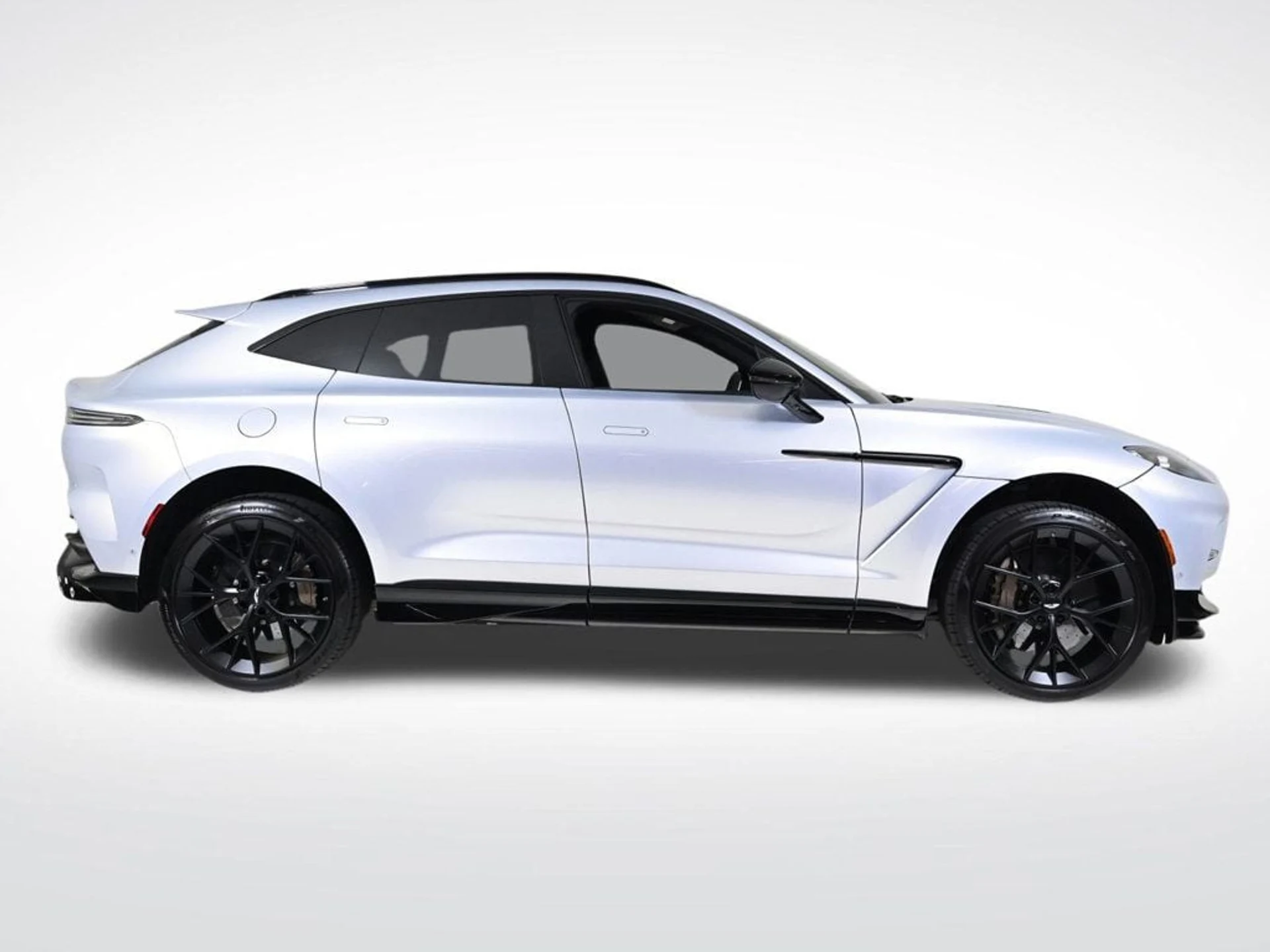 mph006_79994642_new_2025_aston_martin_dbx_707awd_11350_22901313_6_1024_df4566fd78