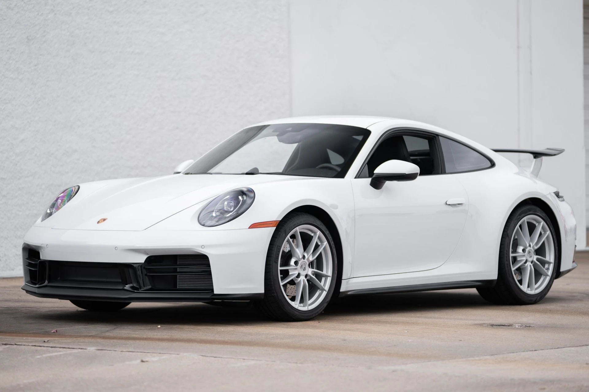 mph006_799979711_Used_2025_Porsche_911_Carrera_1768944020_b38d5c561f