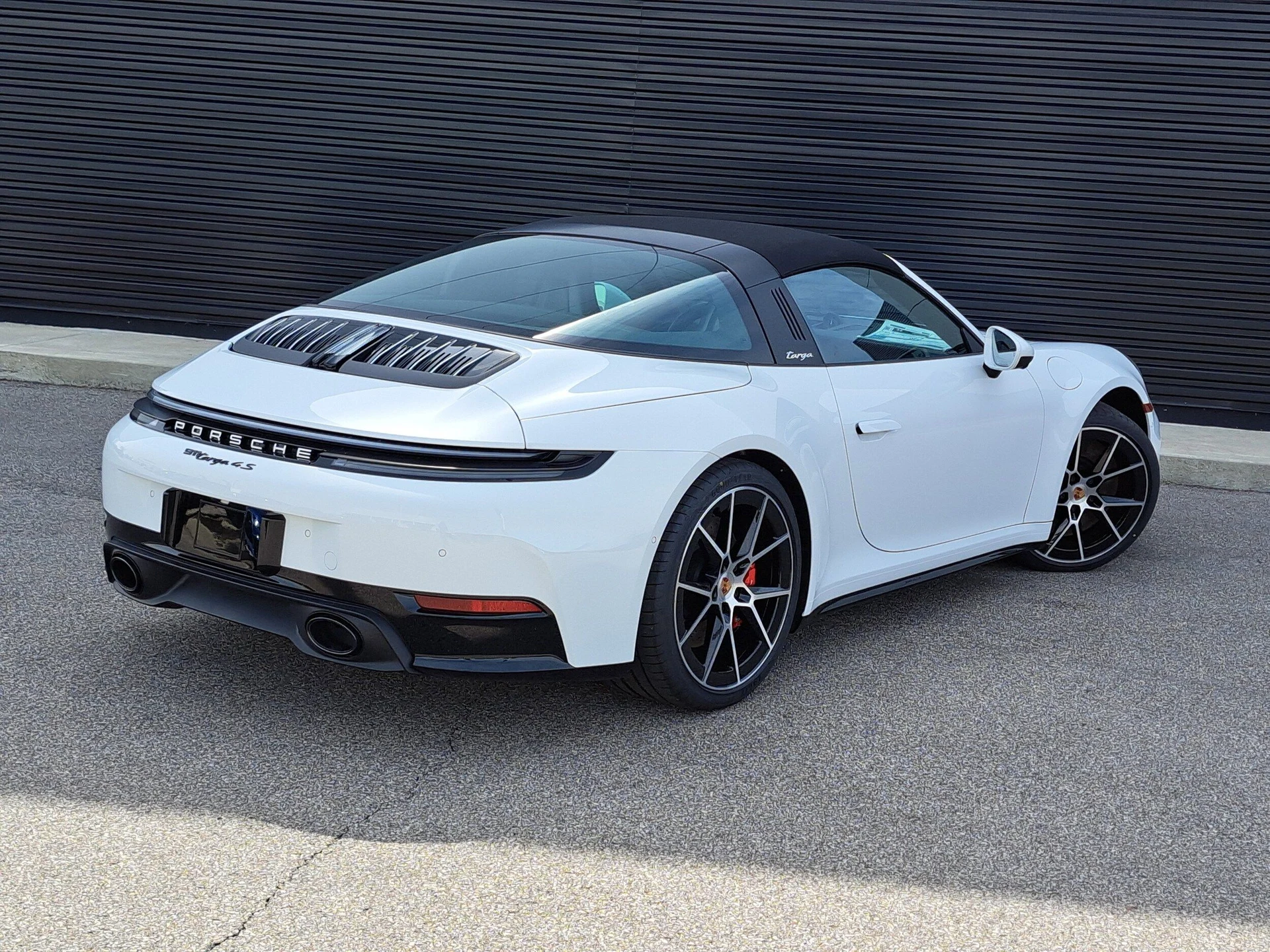 mph006_807784891_946c647a11180e16814406635406882cx_e71551a030