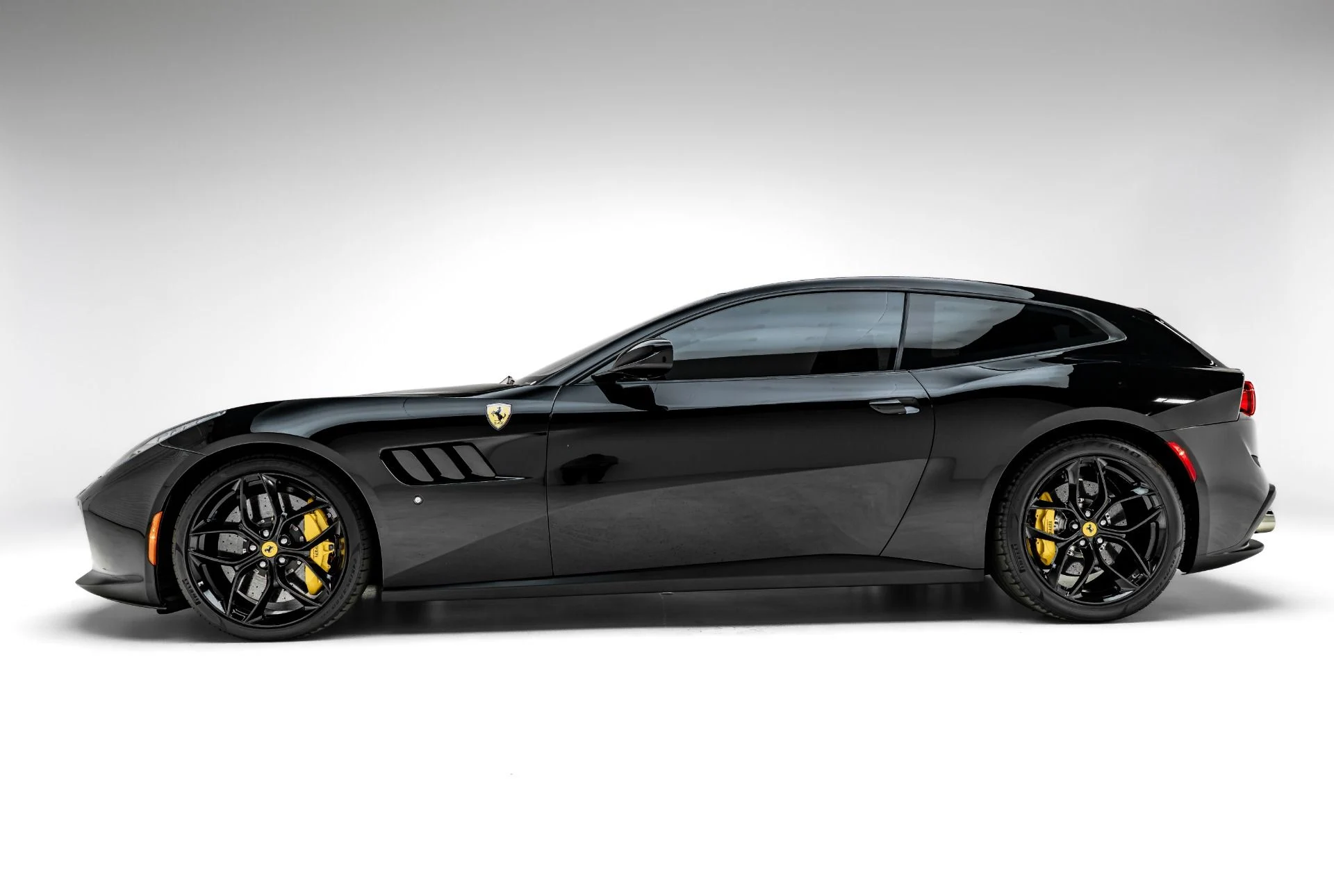 mph006_815941634_Used_2018_Ferrari_GTC_4_Lusso_T_1783036191_68479abd21