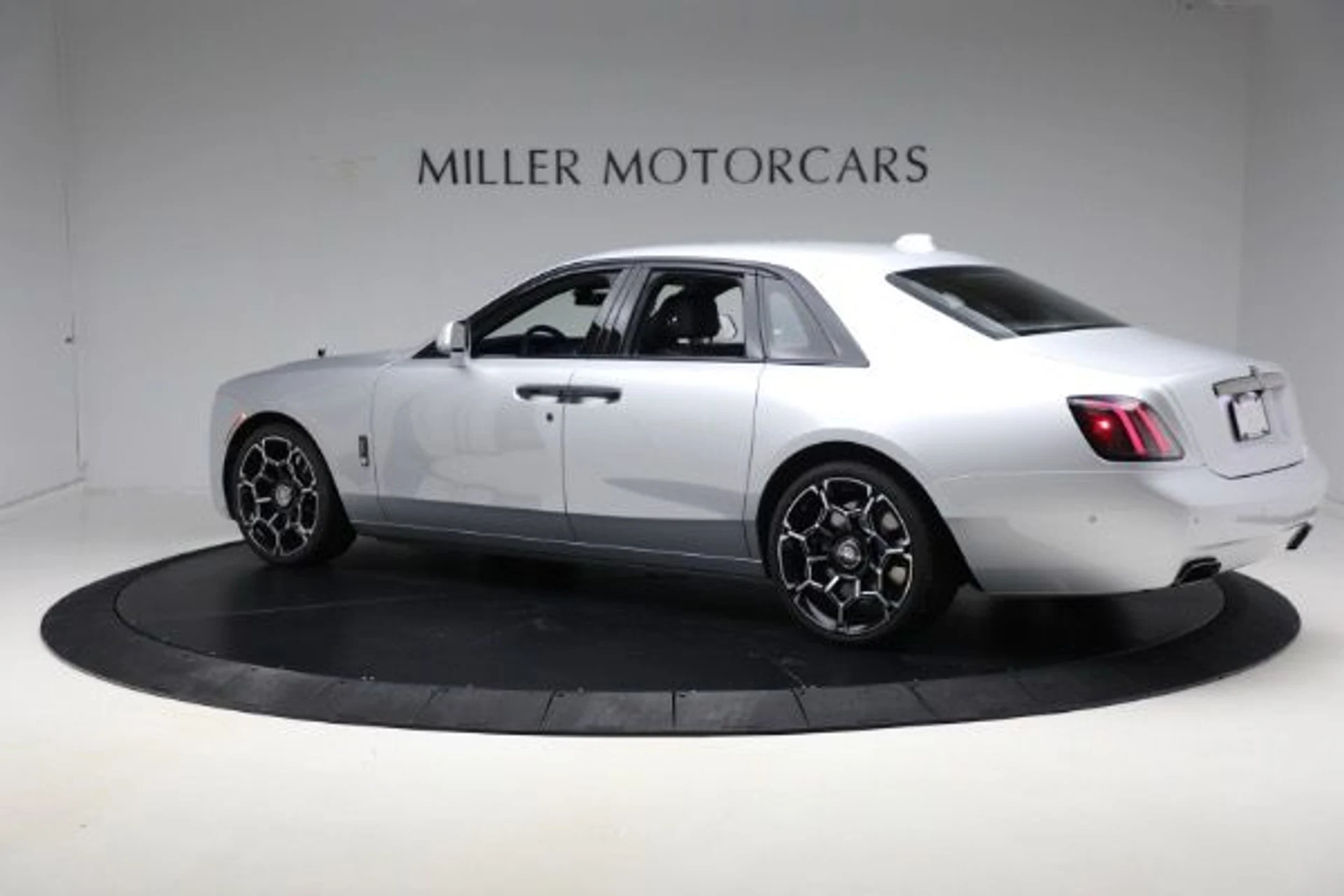 mph006_824140921_New_2025_Rolls_Royce_Black_Badge_Ghost_313bdecbf7