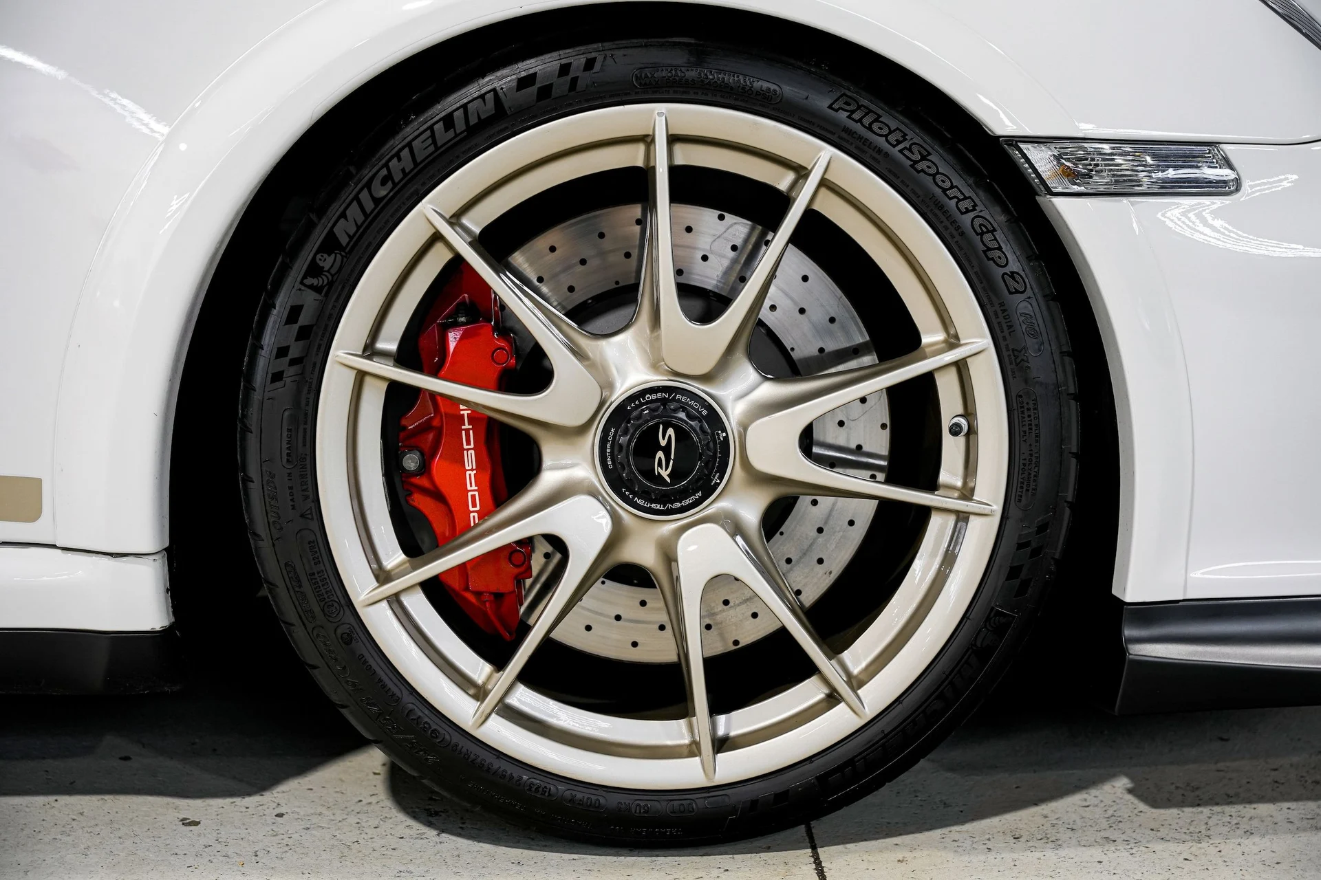 mph006_825475562_2203a9f4a295845fbdd02af730f5d092x_a8a9b610aa