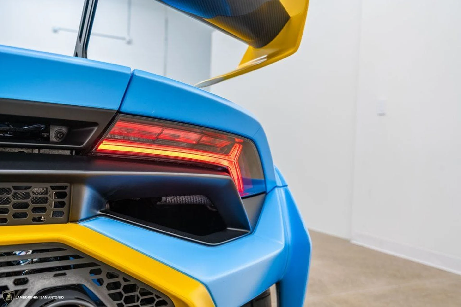 mph006_826202637_c72d5f8f7444bc59e0e363e1318cfb1bx_64e81b0db9