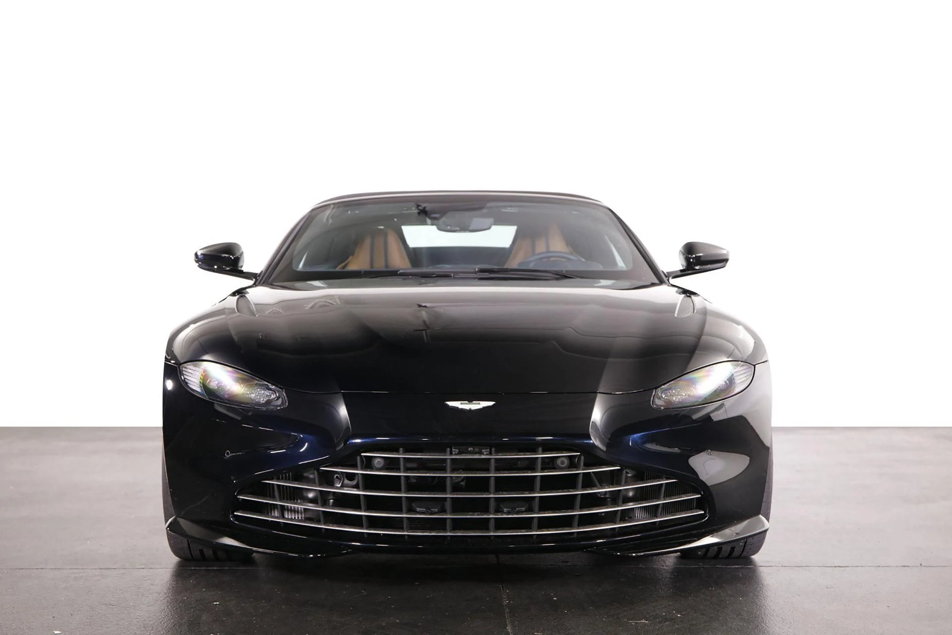 mph006_827315560_Used_2023_Aston_Martin_Vantage_1698838096_508634c97a