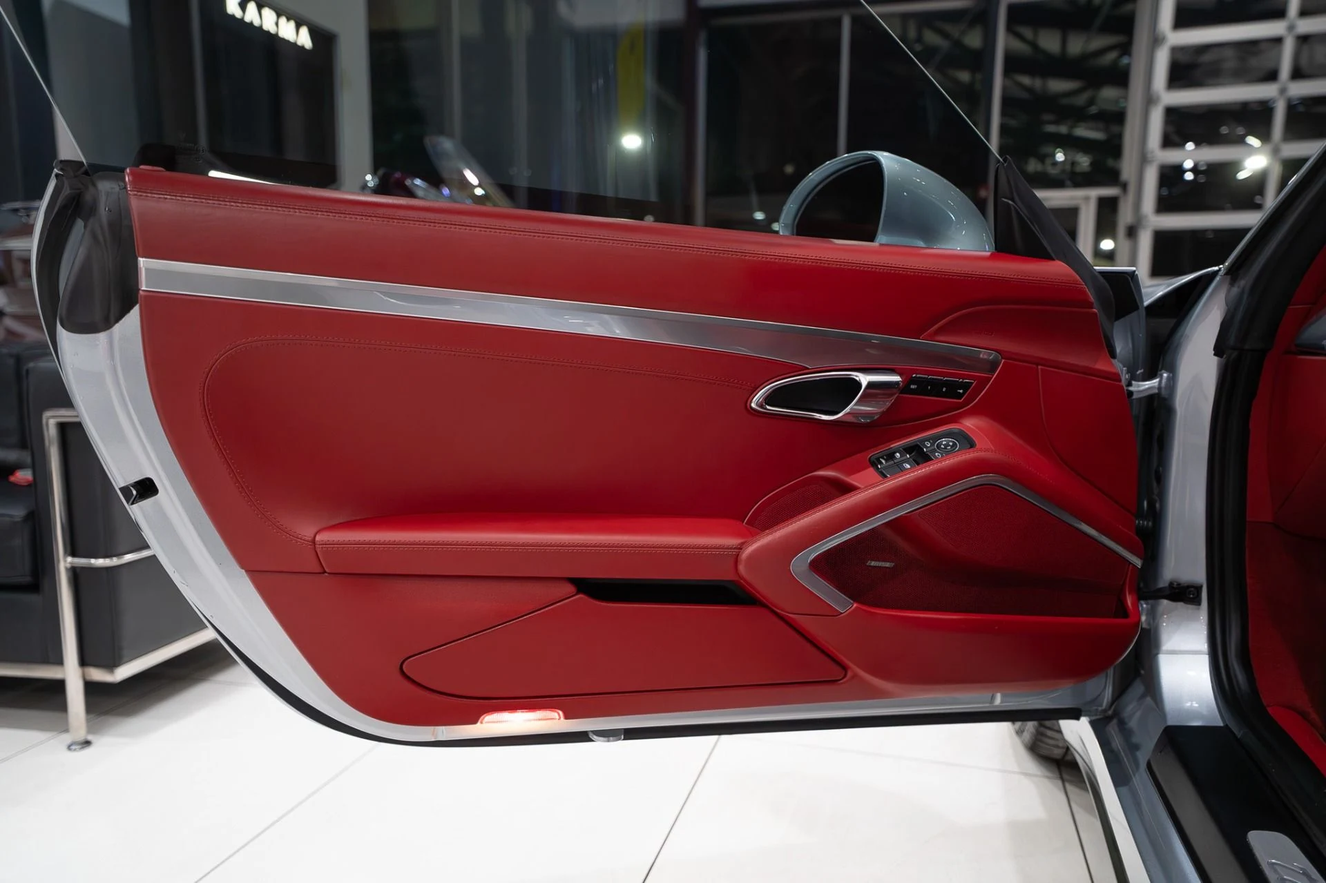 mph006_853339503_13247_p7_l_adc033094d