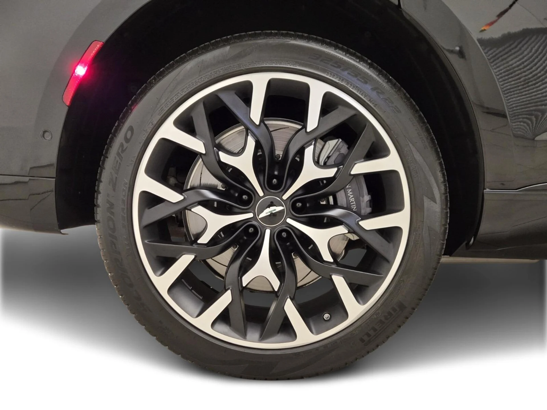 mph006_855502735_Used_2021_Aston_Martin_DBX_1755328504_18a305a79a