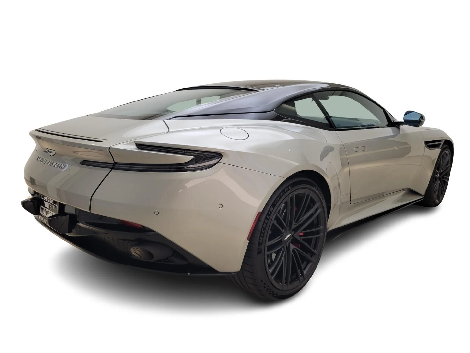 mph006_855890282_Used_2024_Aston_Martin_DB_12_1734001258_5c32abf8ee