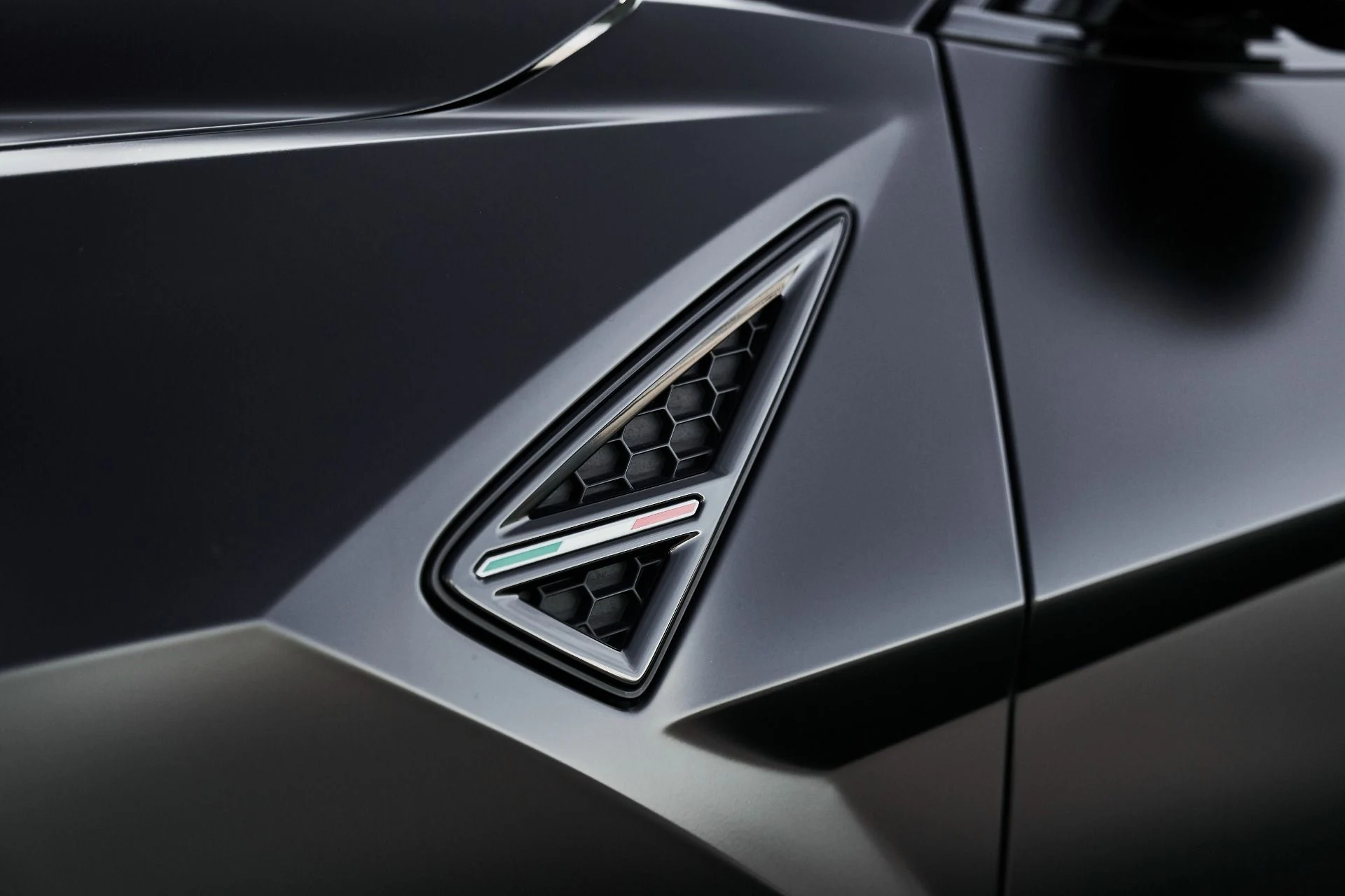 mph006_857055372_Used_2022_Lamborghini_Urus_1774548555_9a16728c1d