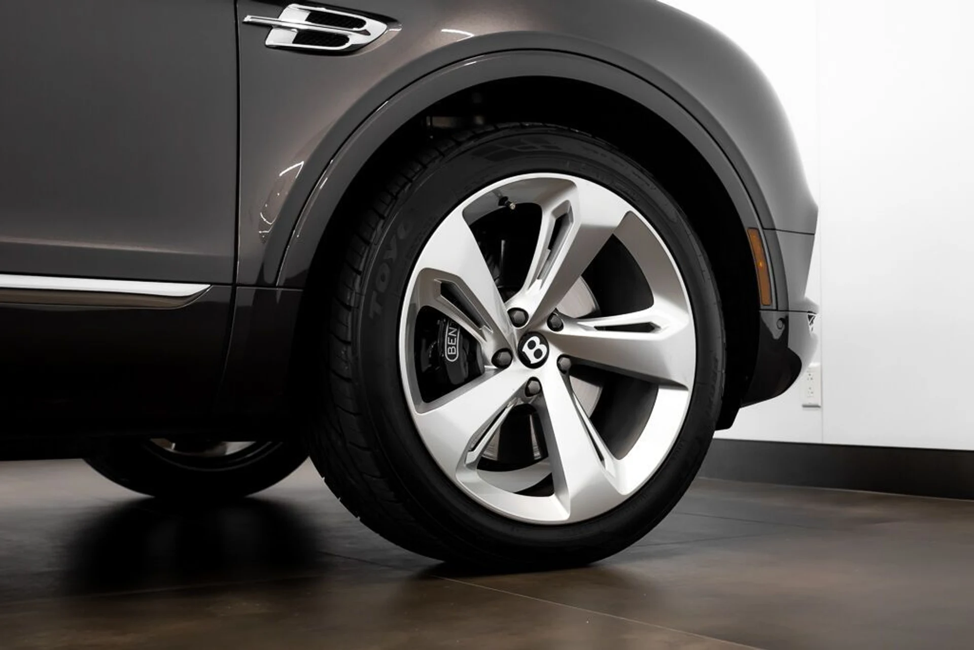 mph006_857542791_bentley_bentayga_2017_jpg_v_1758918548_a4c1f91ff1