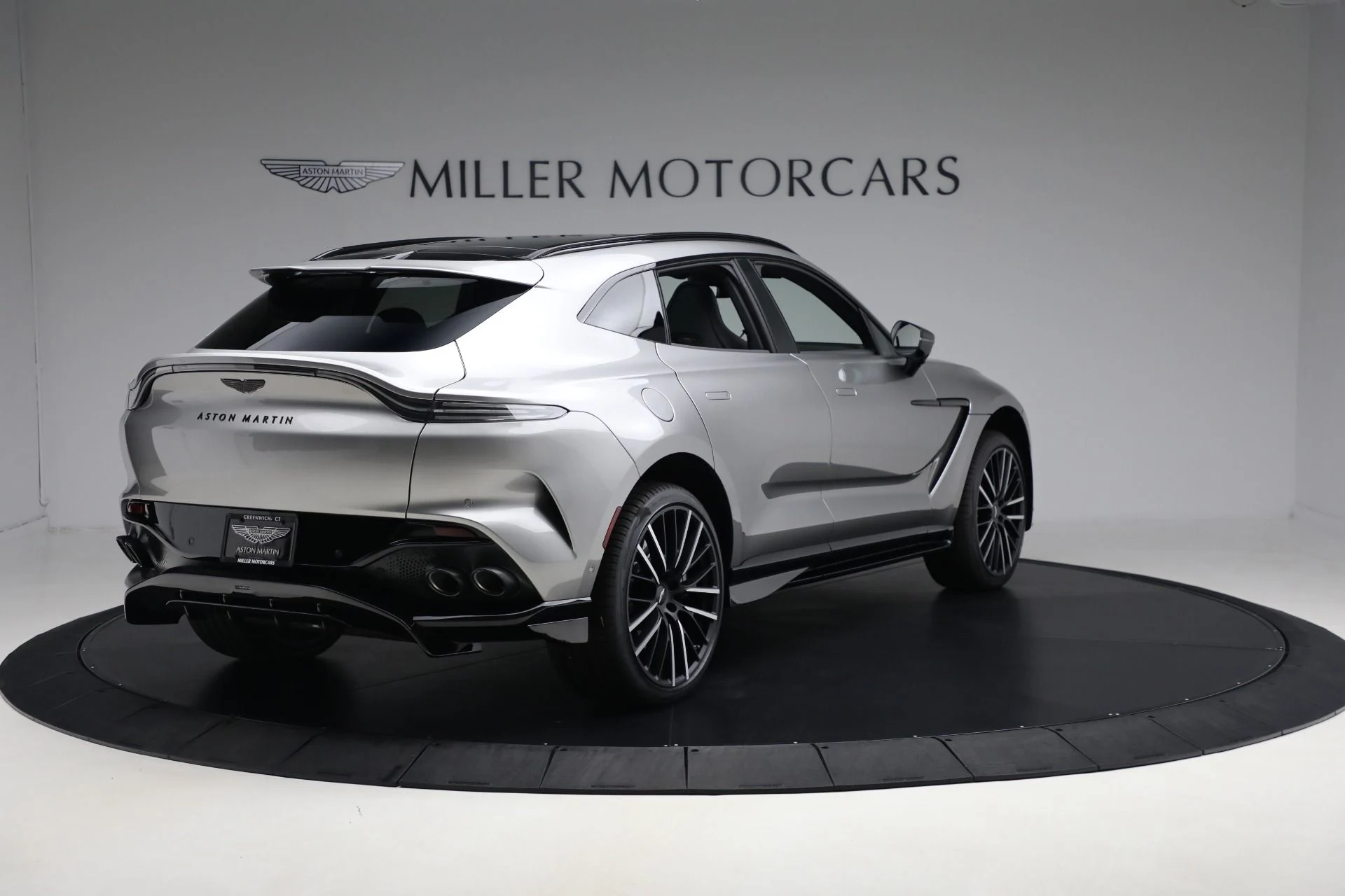 mph006_859680838_New_2025_Aston_Martin_DBX_707_dfff2ce055