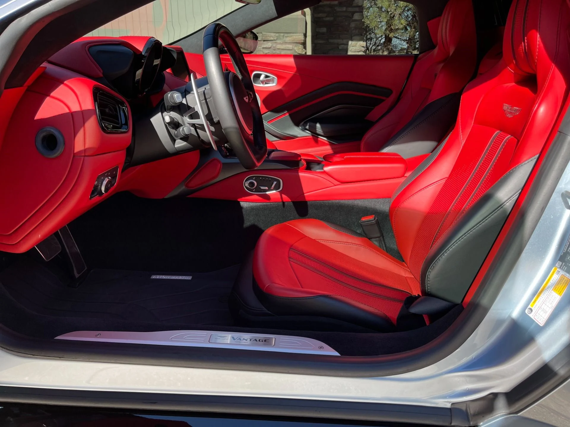 mph006_861763740_Used_2021_Aston_Martin_Vantage_1762561122_0c789215ec