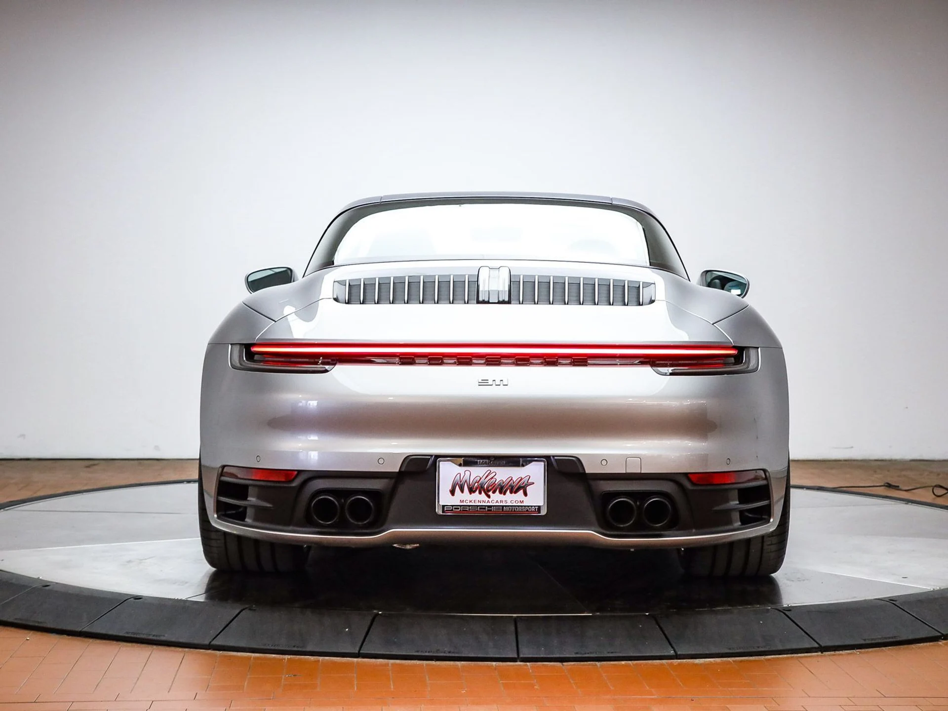 mph006_878637341_e9ca6001f7881a4842f9649c725d1479x_5b009e6332